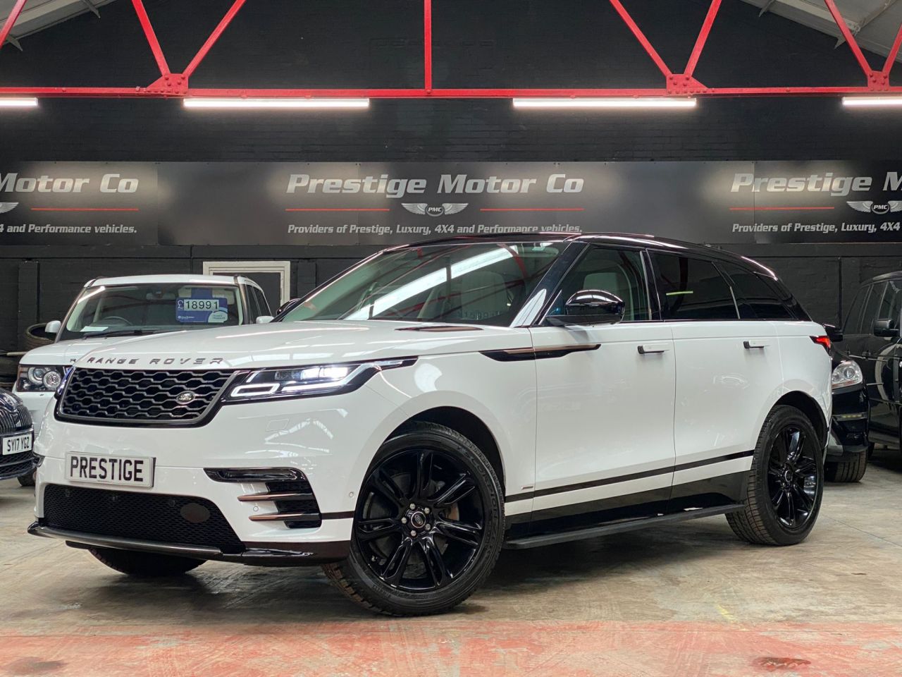 Range Rover Velar R Dynamic D300 2017 Wallpapers