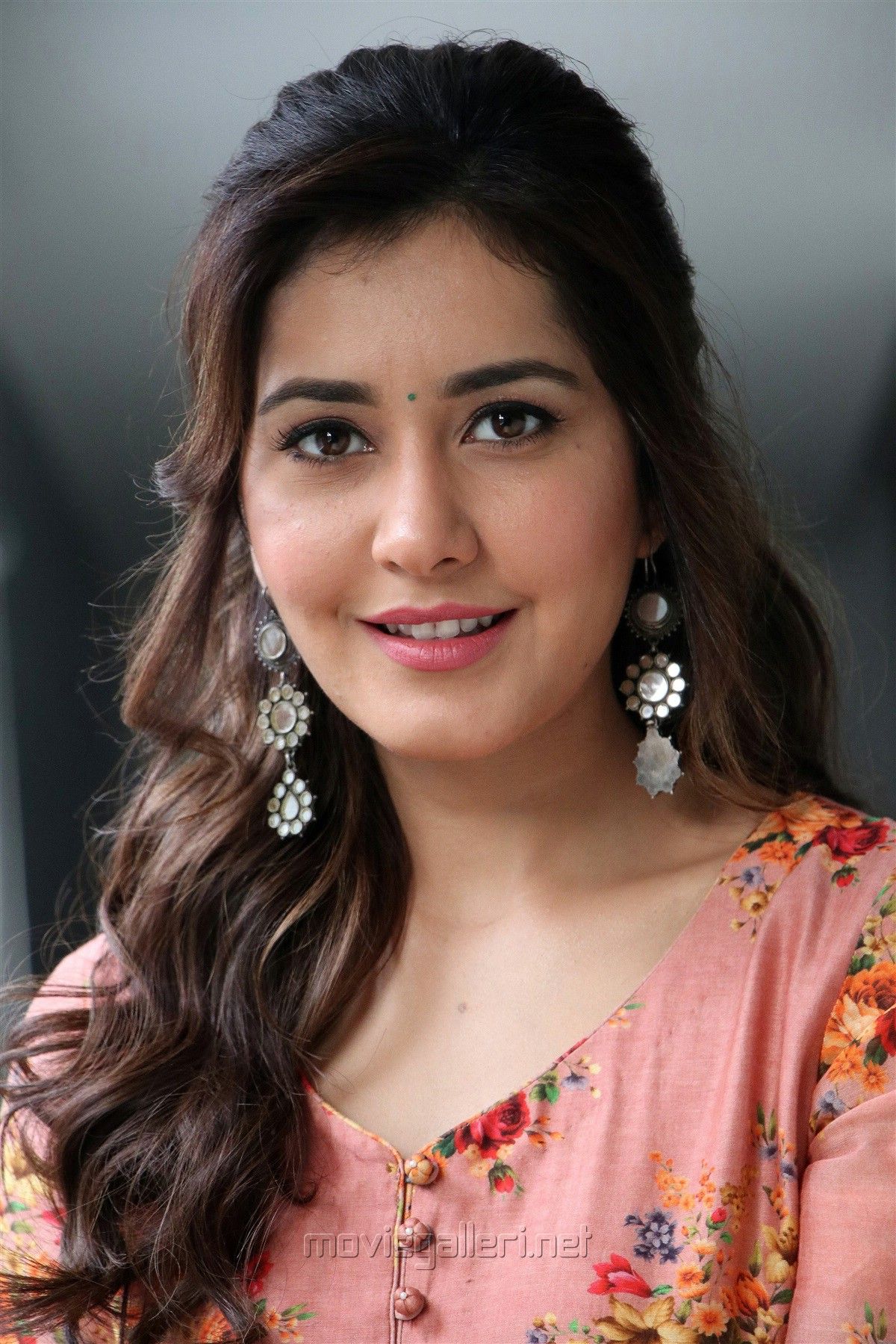 Rashi Khanna Wallpapers