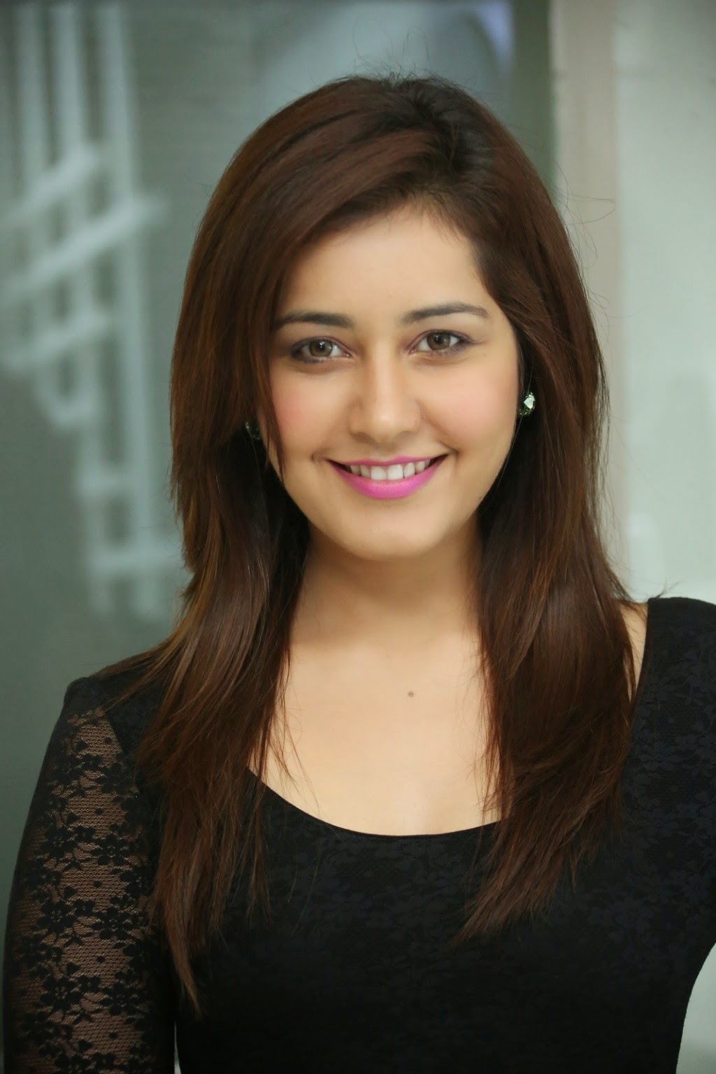 Rashi Khanna Wallpapers