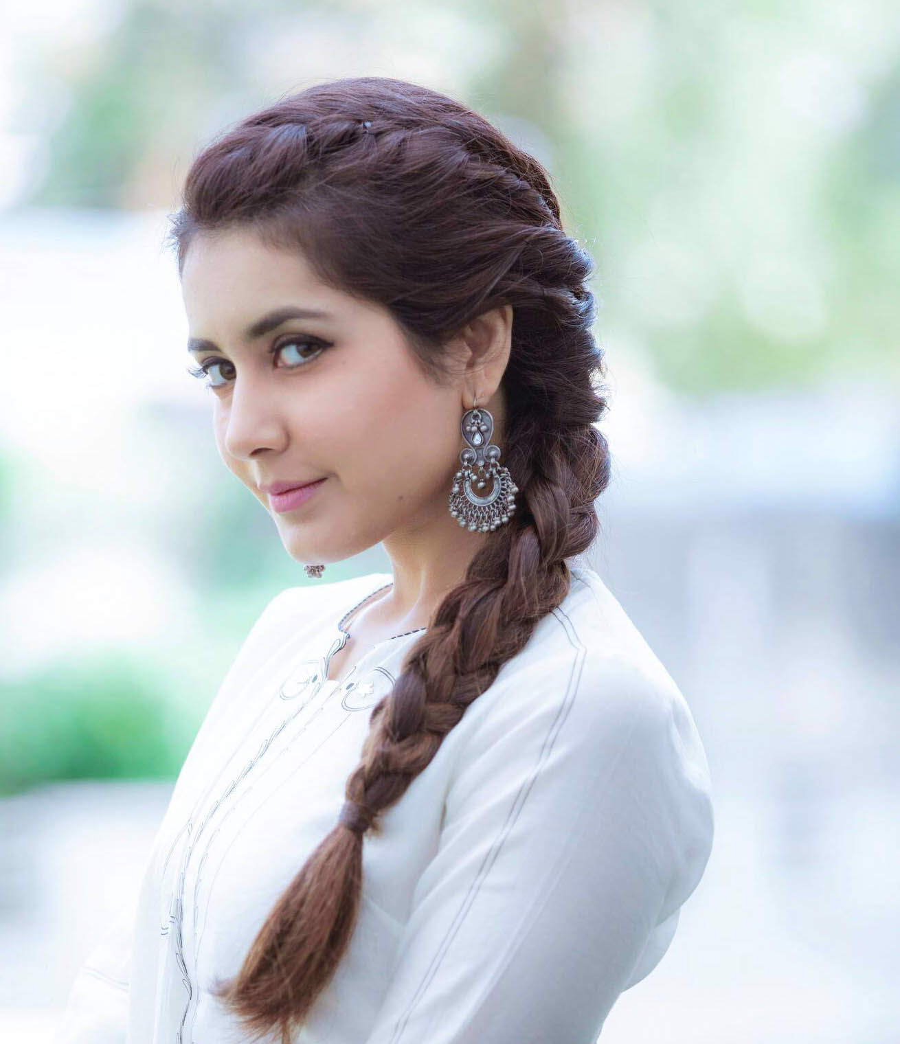 Rashi Khanna Wallpapers