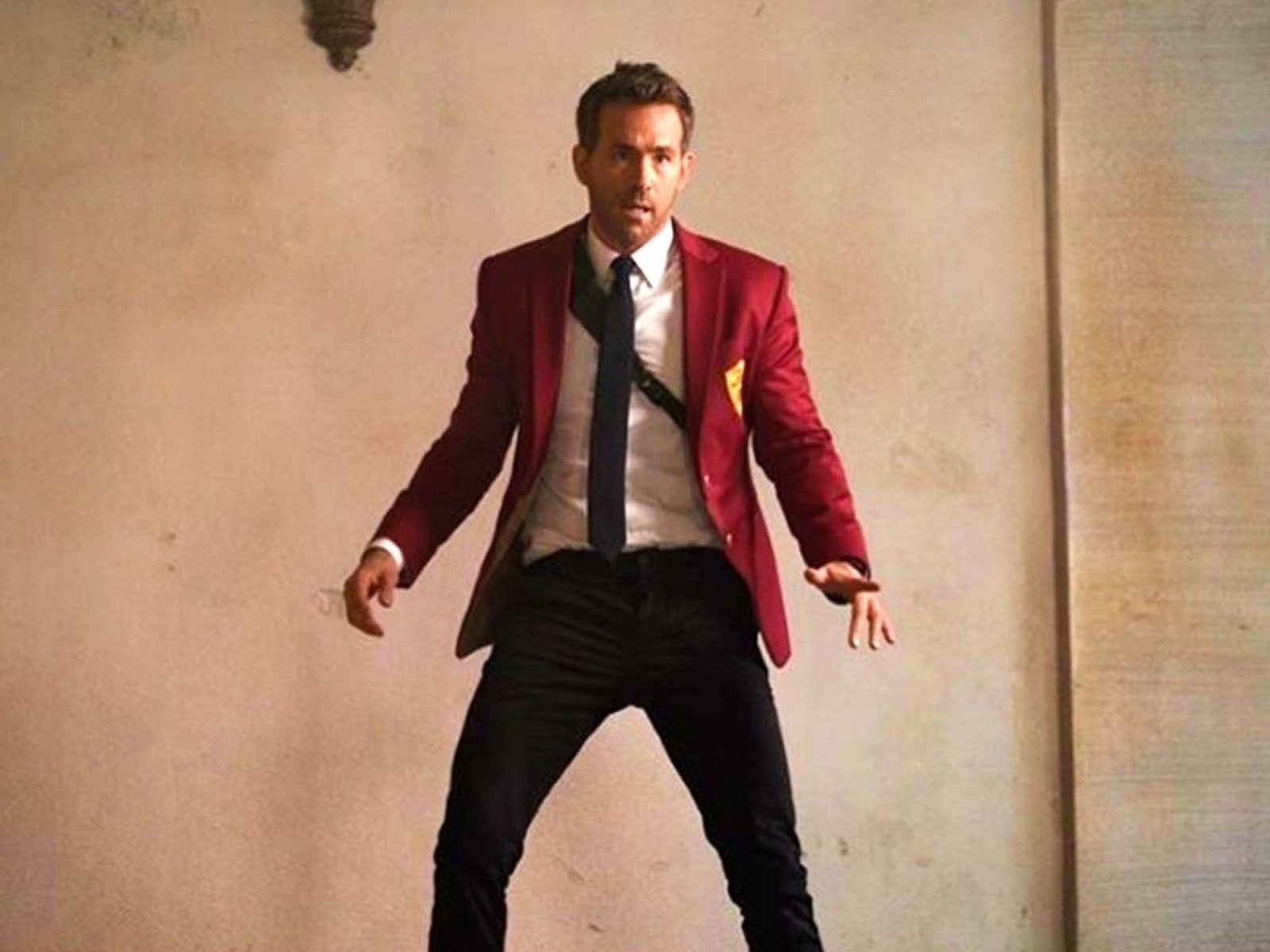 Red Notice Hd Ryan Reynolds Wallpapers