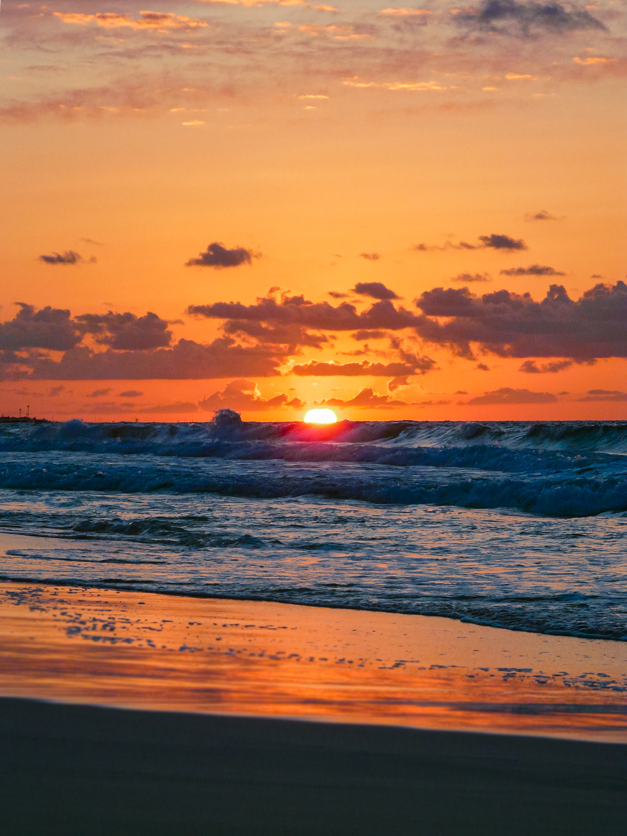 Reflection Of Cloudy Sunset Over Beach Wallpapers