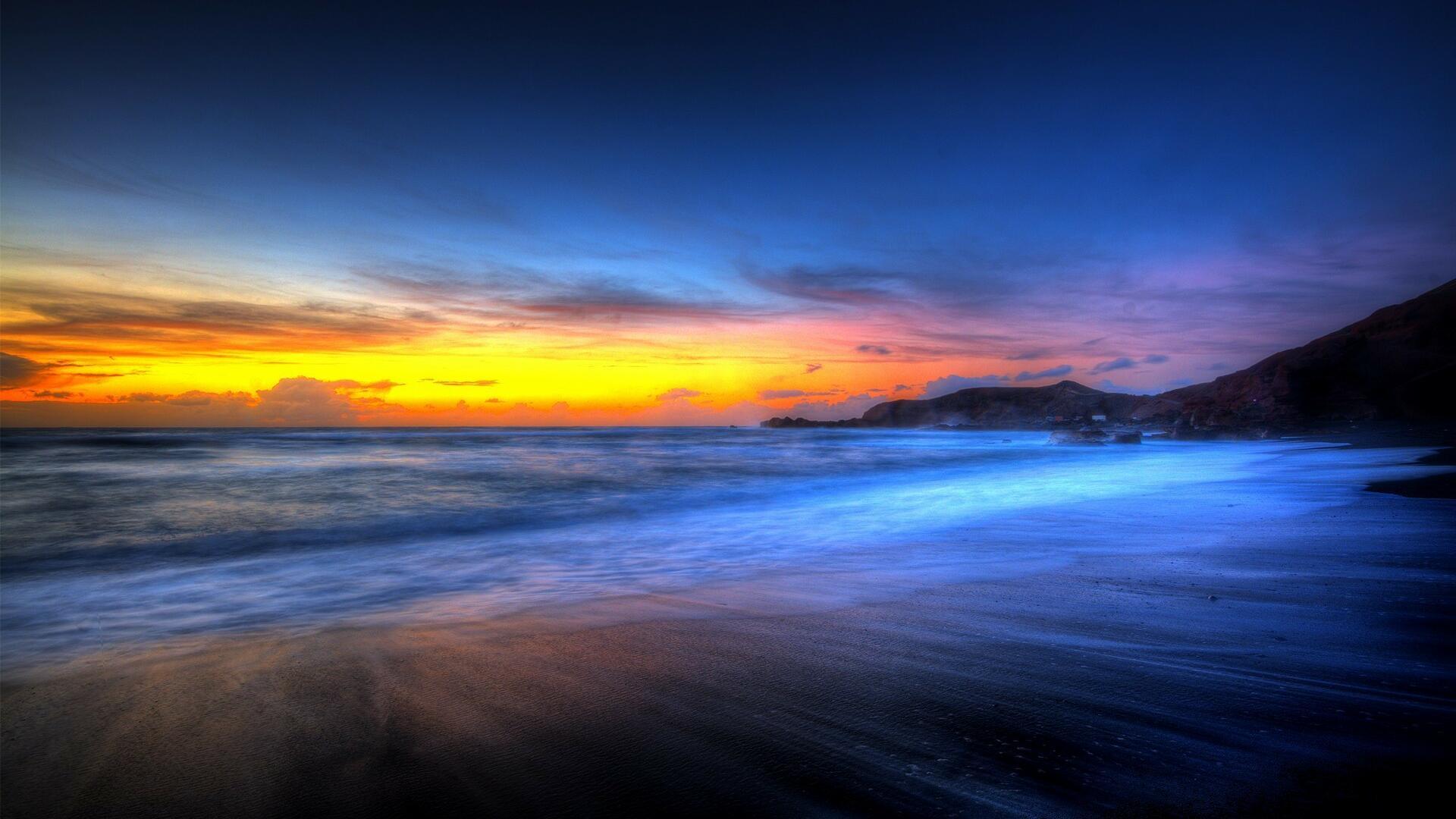 Reflection Of Cloudy Sunset Over Beach Wallpapers