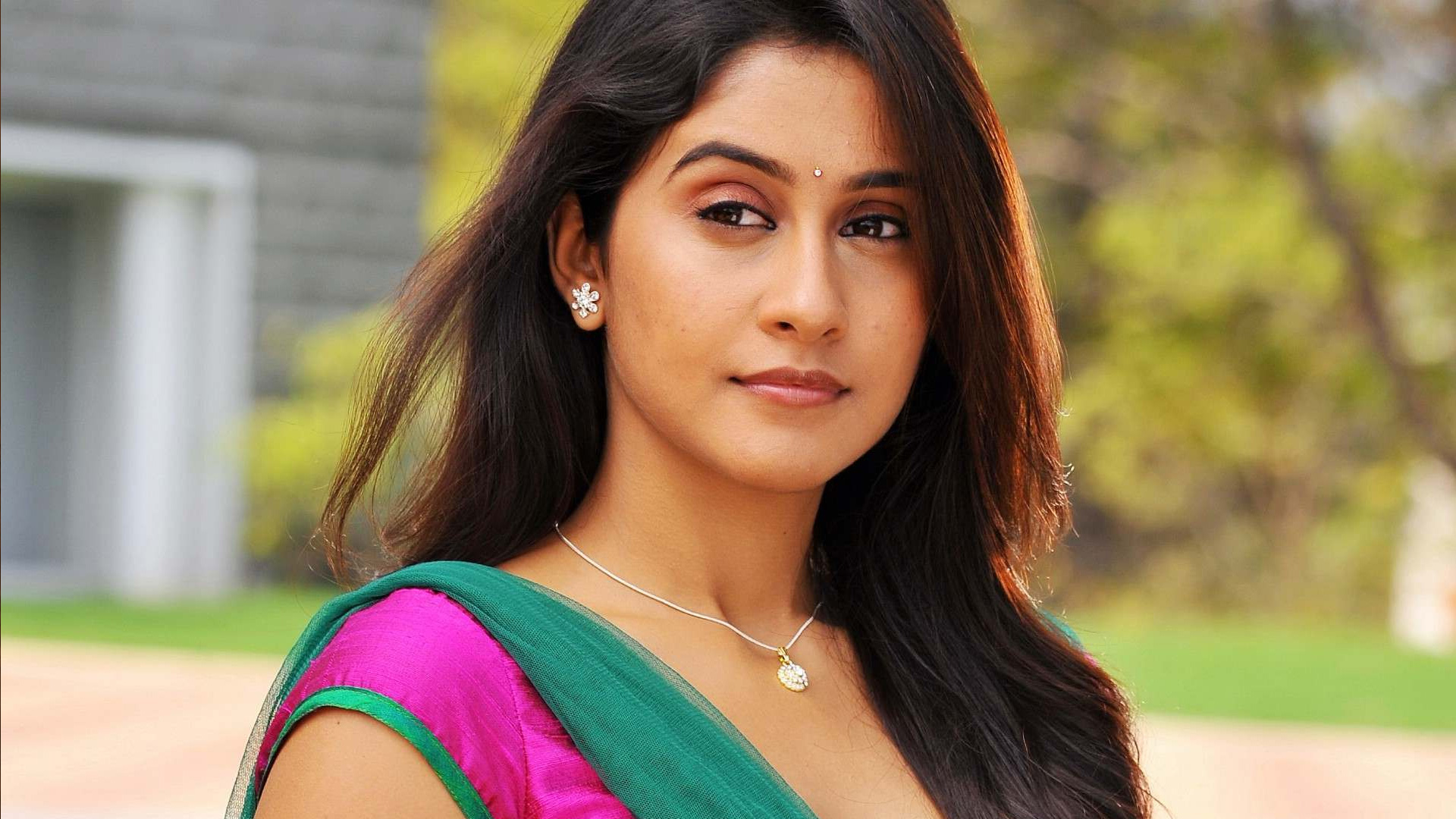 Regina Cassandra Wallpapers