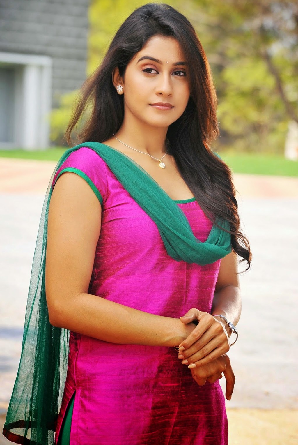 Regina Cassandra Wallpapers