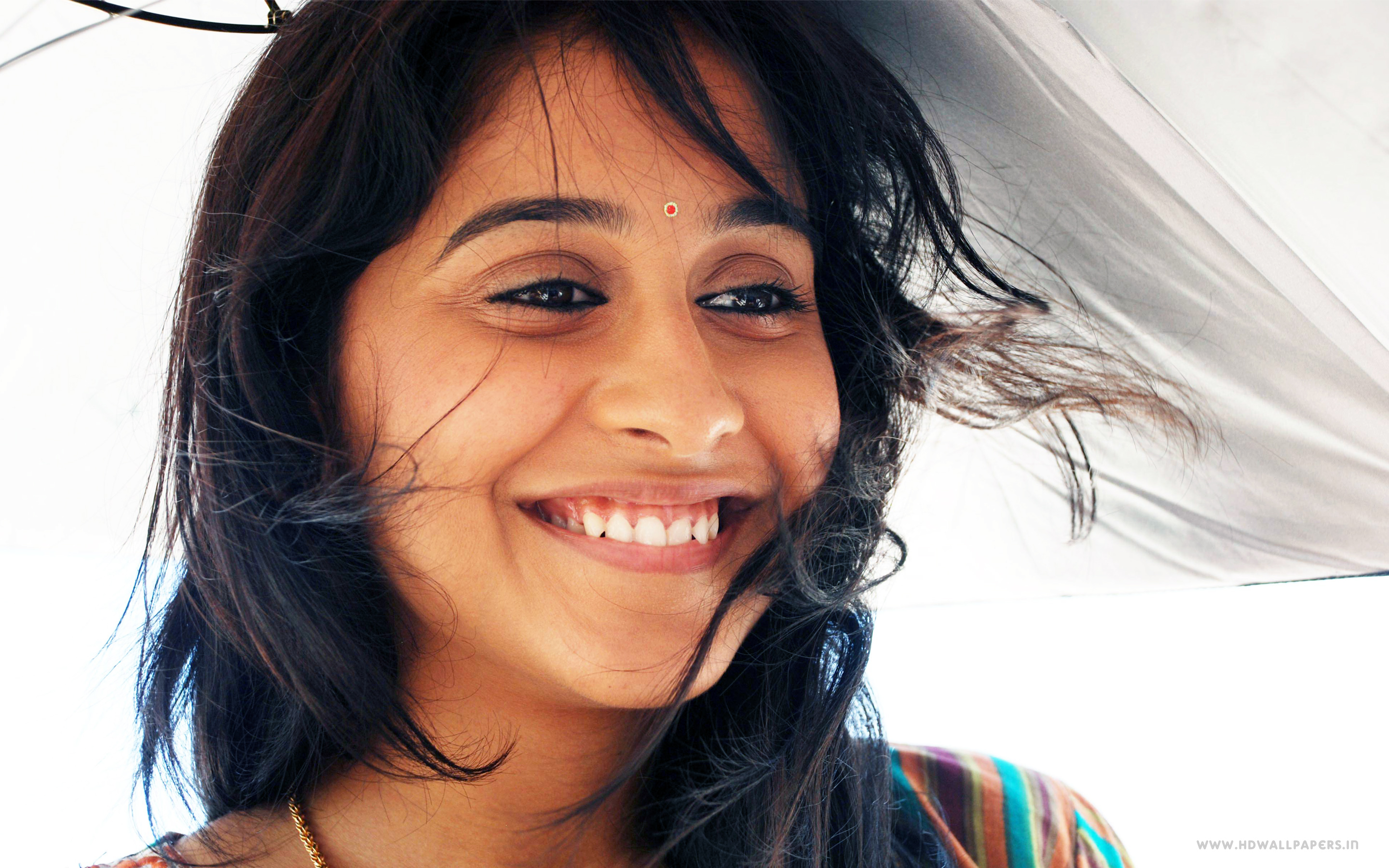 Regina Cassandra Wallpapers