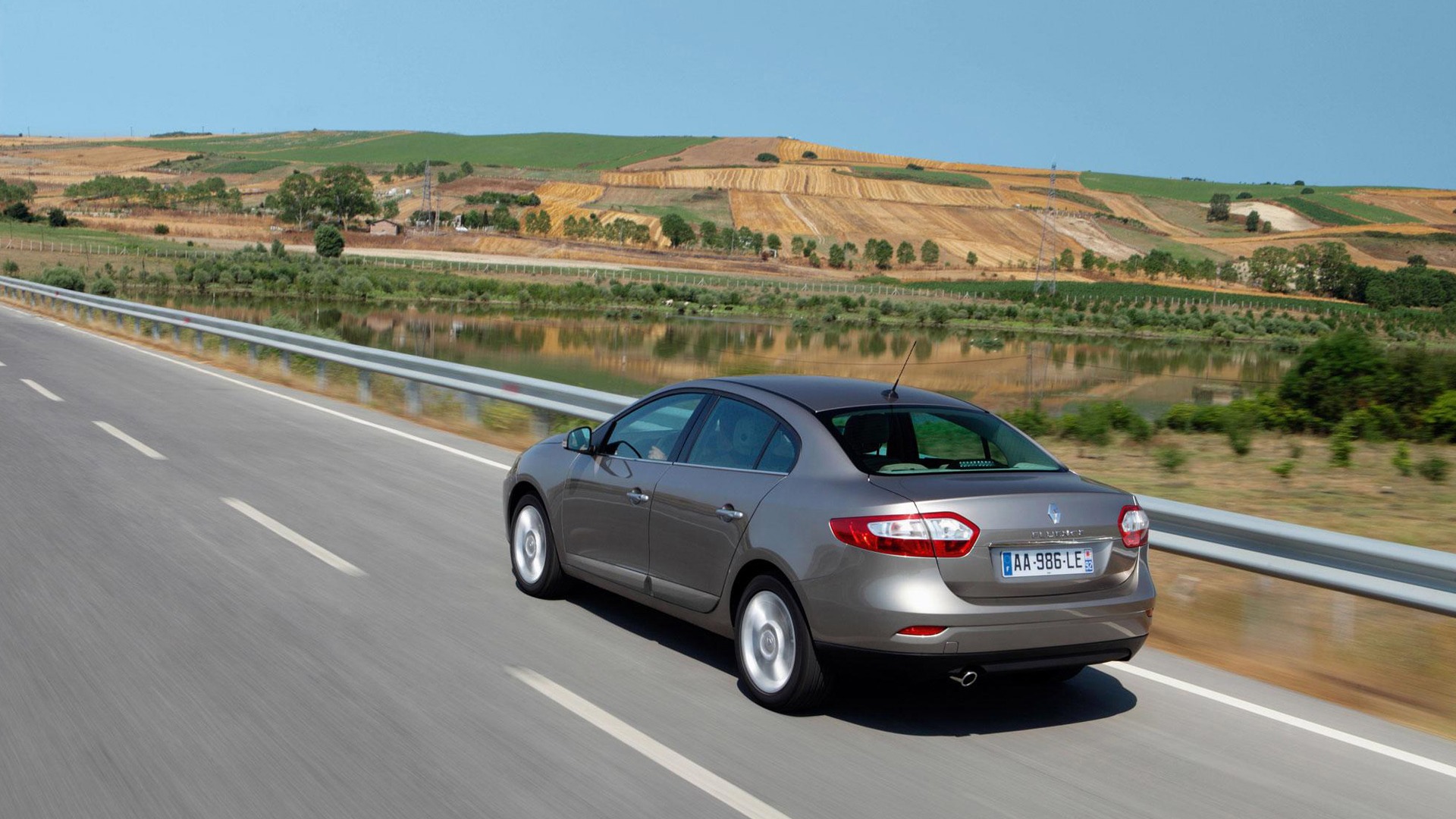 Renault Fluence Wallpapers