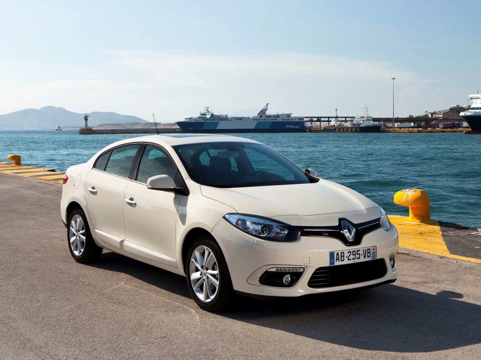 Renault Fluence Wallpapers