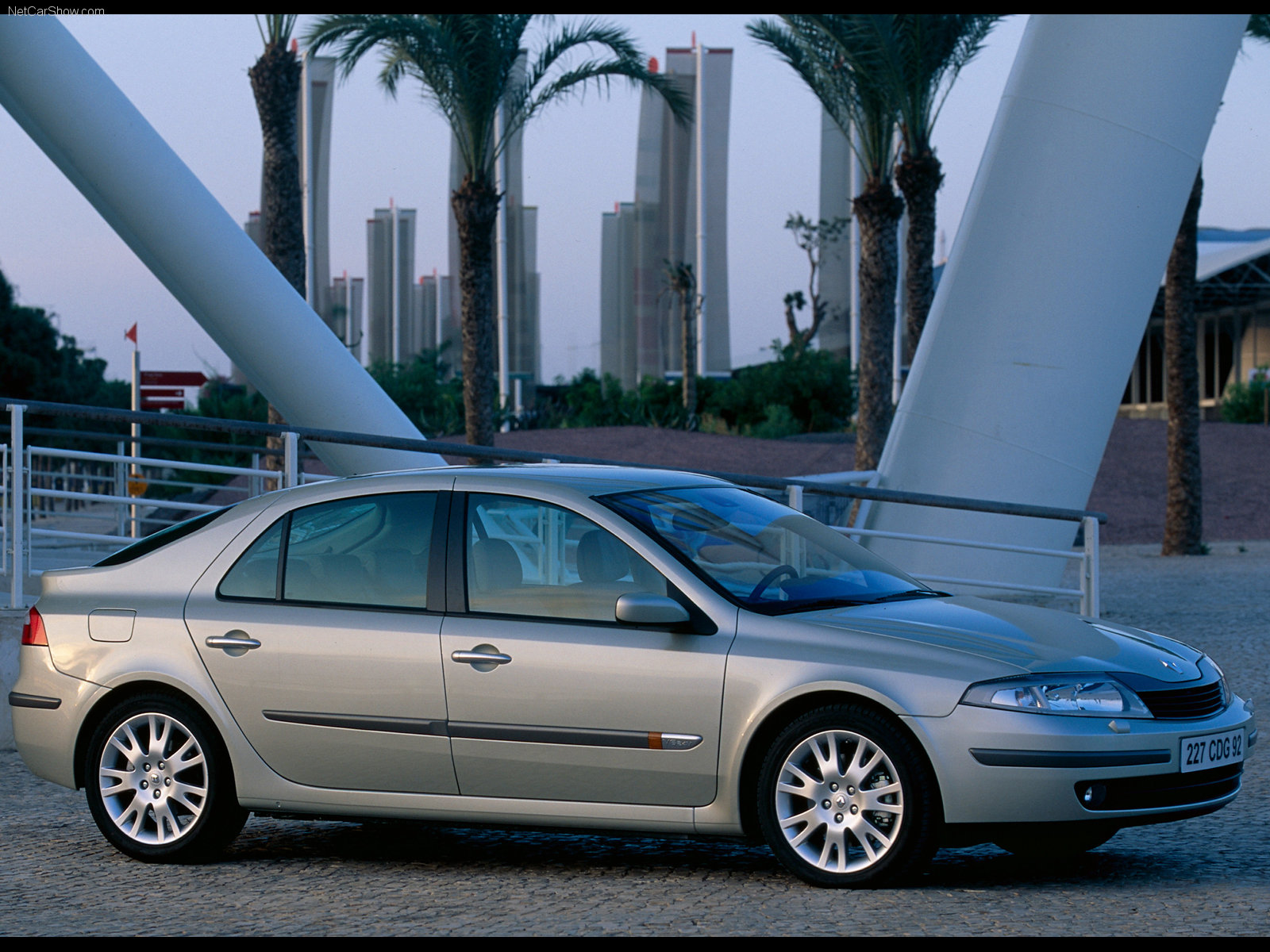 Laguna. Renault Laguna 2. Рено Лагуна 2 хэтчбек. Рено Лагуна 2 2007. Renault Laguna 5.