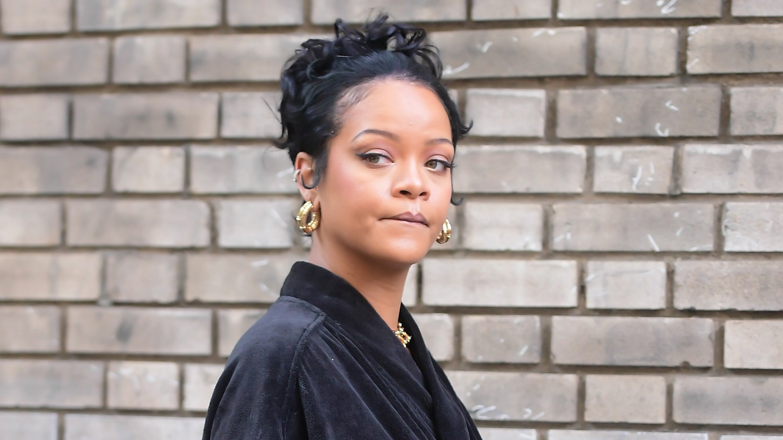 Rihanna In Short Haircut Wallpapers