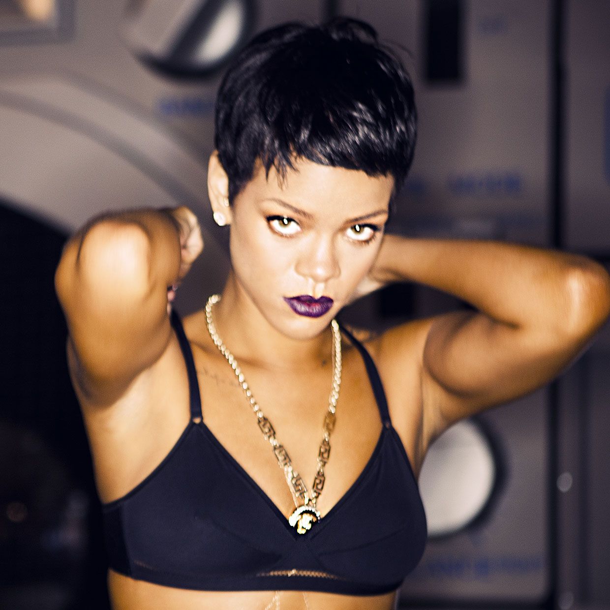 Rihanna In Short Haircut Wallpapers