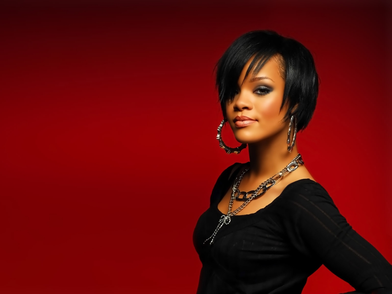 Rihanna In Short Haircut Wallpapers