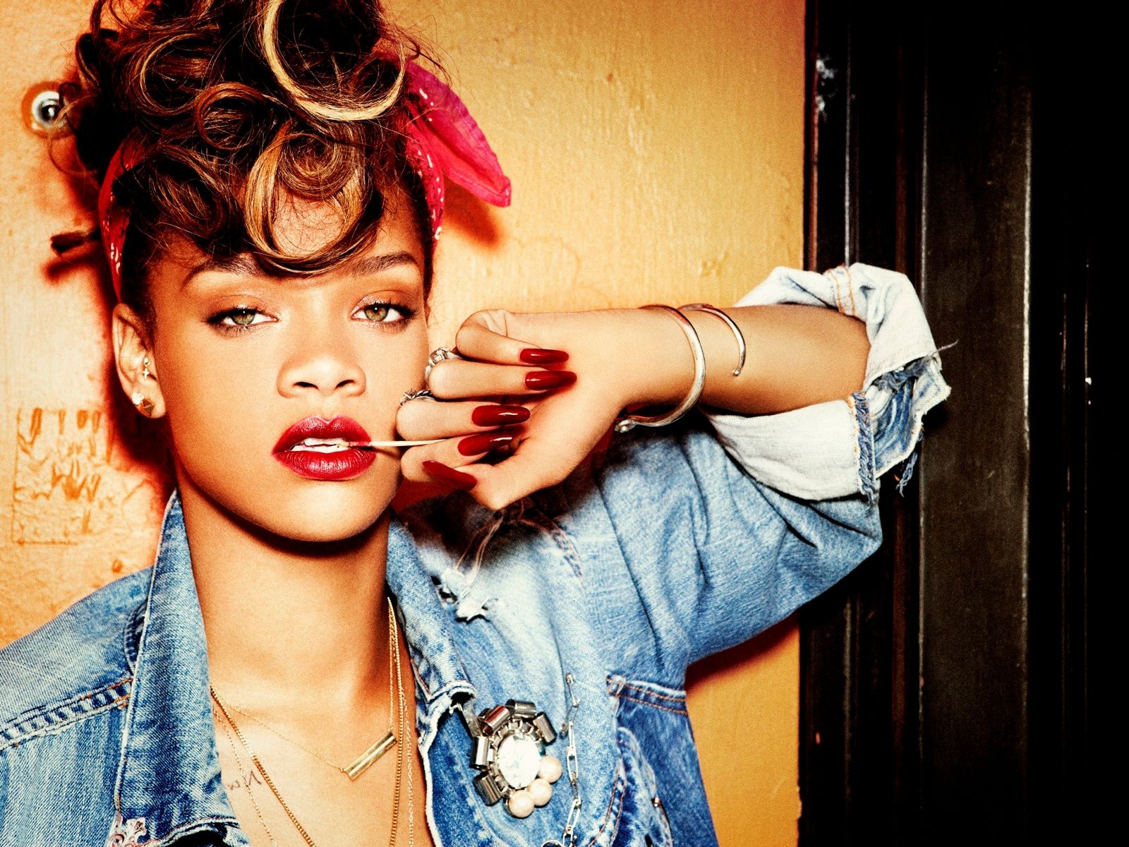 Rihanna Pour It Up Wallpapers