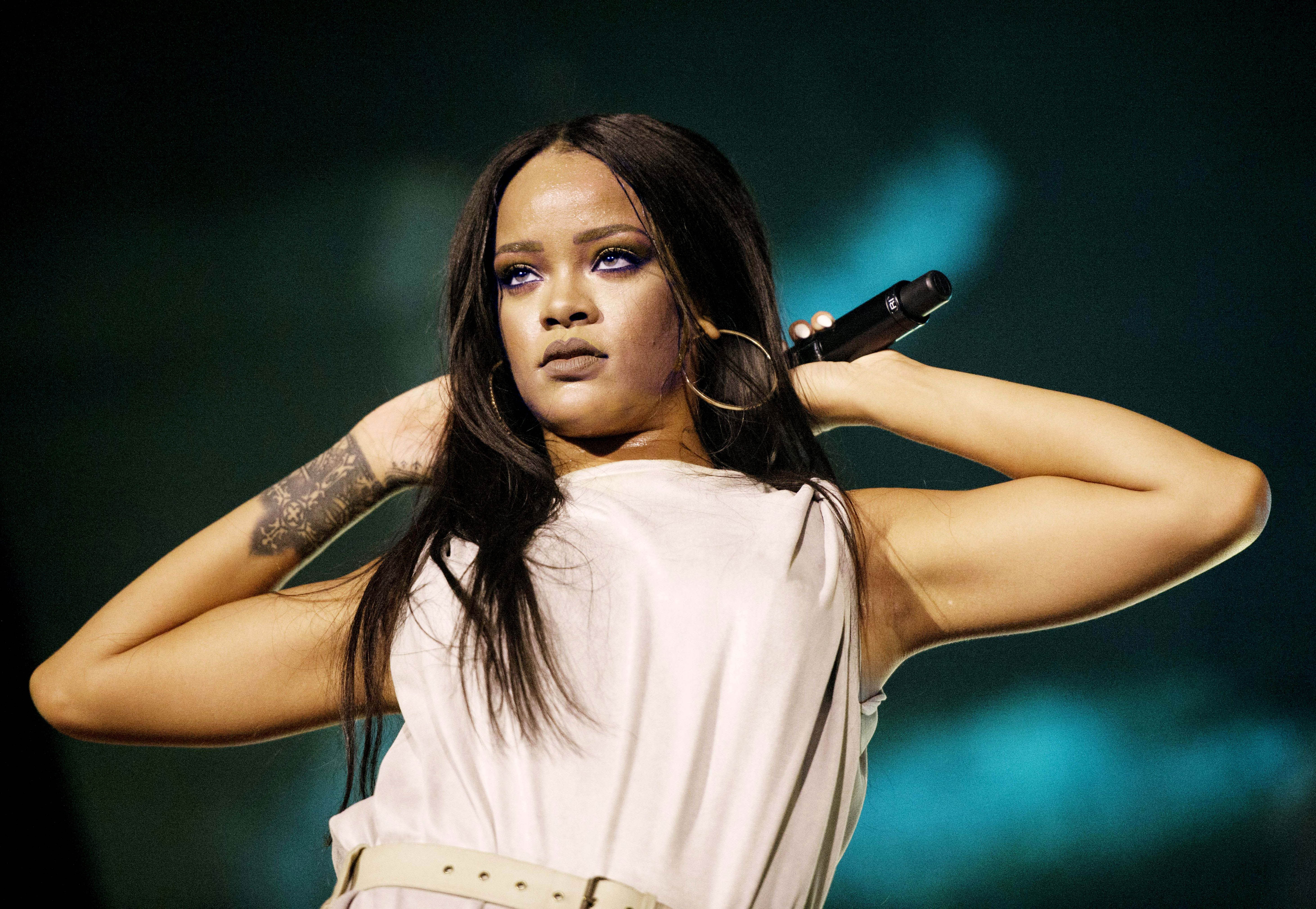 Rihanna Singer 2021 Wallpapers