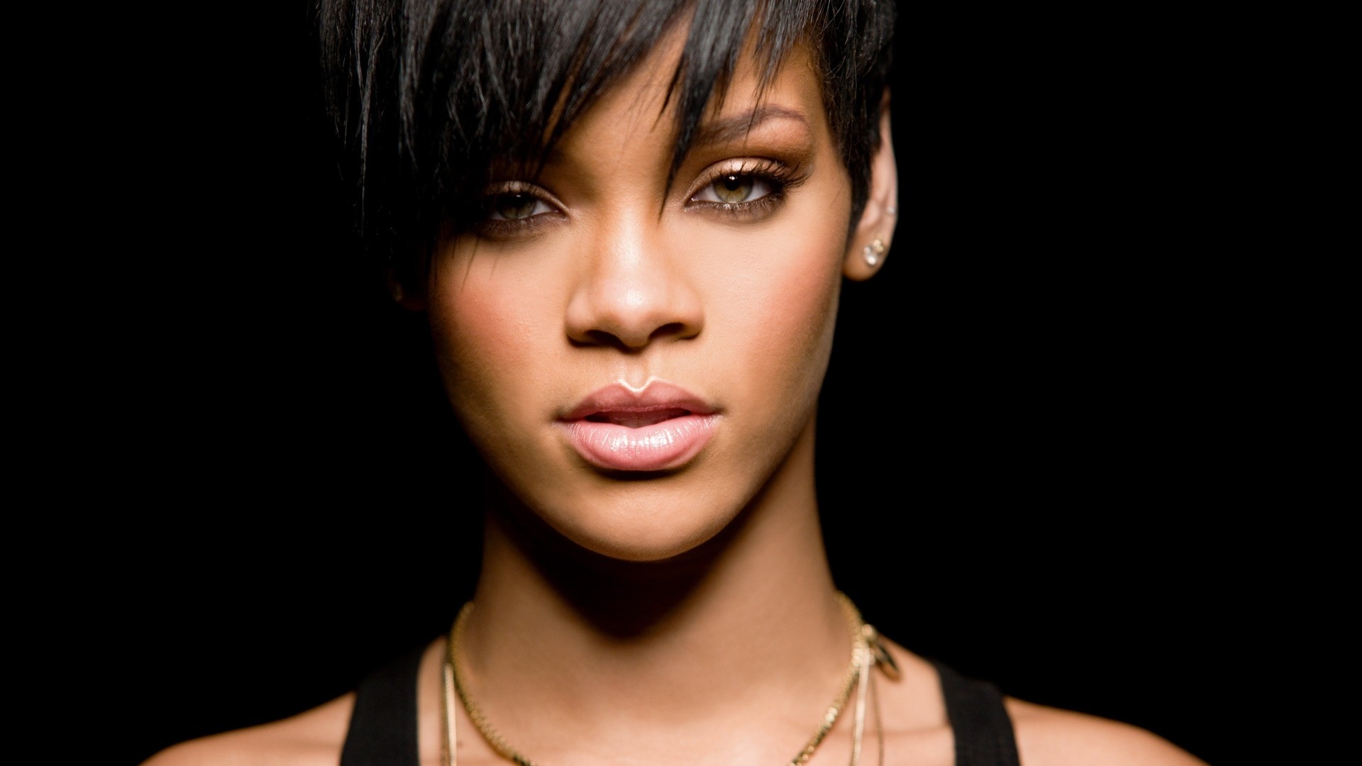 Rihanna Singer Wallpapers