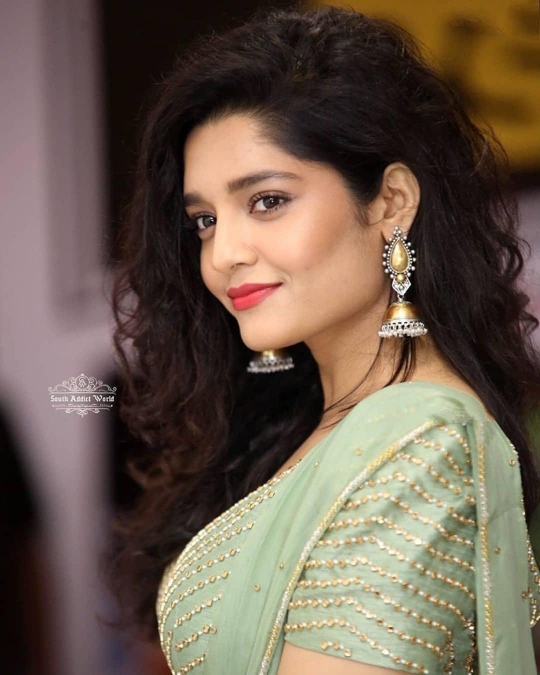 Ritika Singh Hot Wallpapers