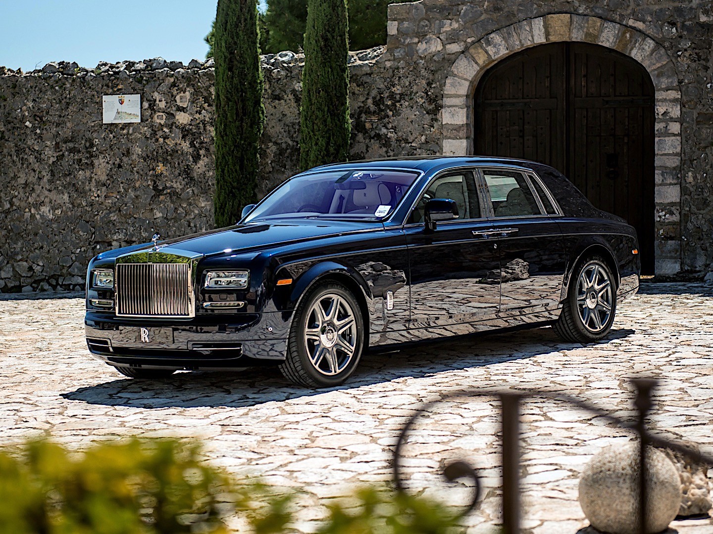 Rolls Royce Phantom Uk 2017 Wallpapers