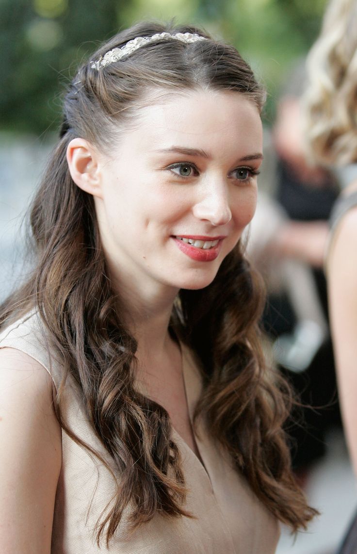 Rooney Mara Cute Smile Wallpapers