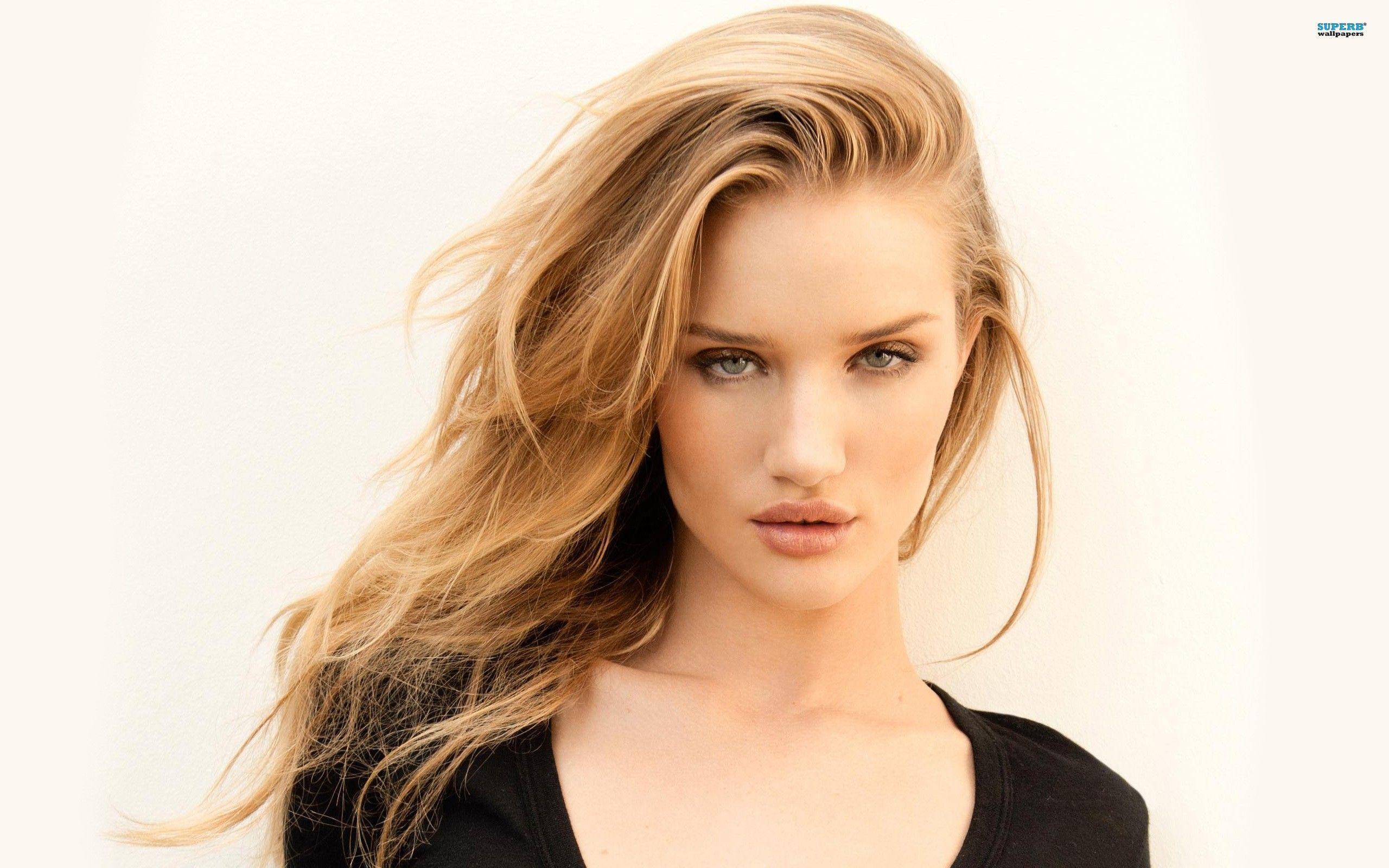 Rosie Huntington-Whiteley Wallpapers