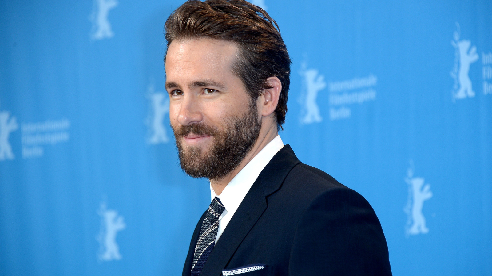 ryan reynolds, face, actor Wallpapers