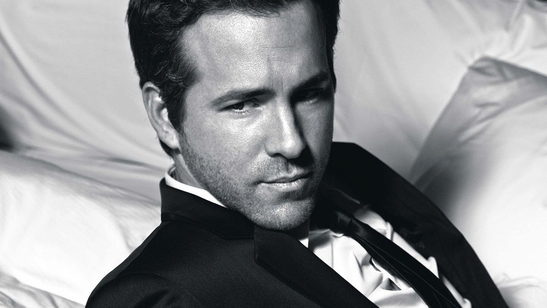 ryan reynolds, face, actor Wallpapers
