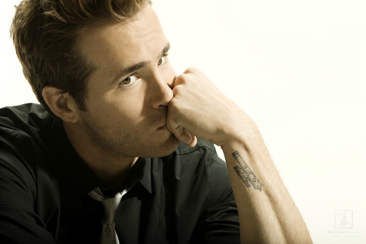 Ryan Reynolds Portrait Photoshoot Wallpapers