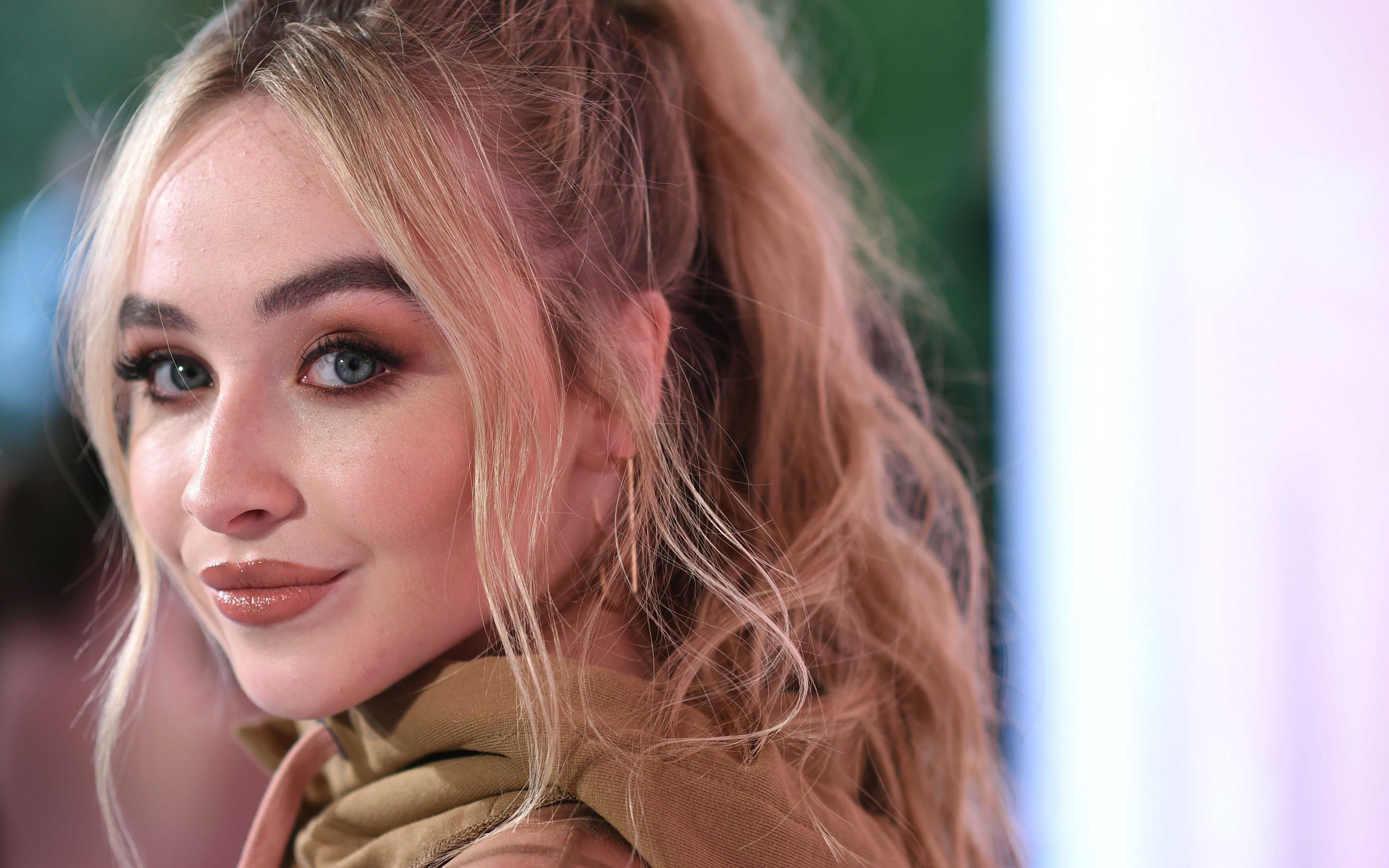 Sabrina Carpenter Blue Eyes Wallpapers