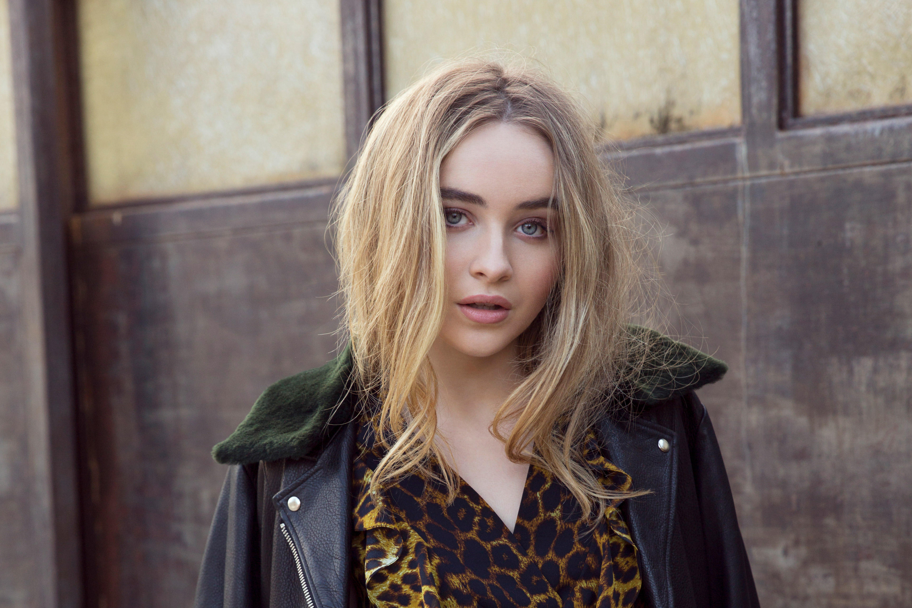 Sabrina Carpenter Cute Photoshoot Wallpapers