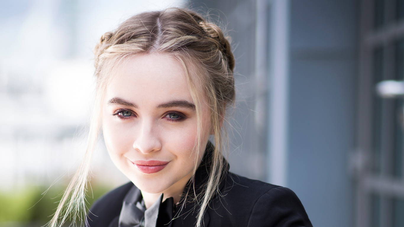 Sabrina Carpenter Cute Portrait Wallpapers