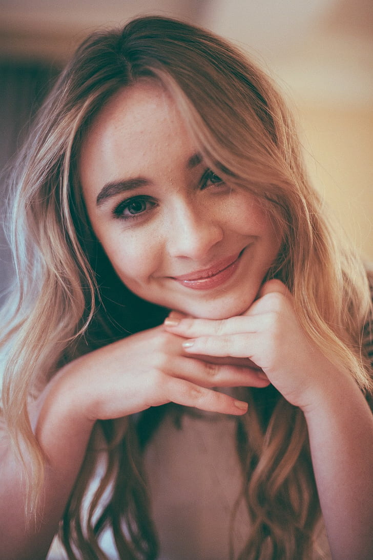 Sabrina Carpenter Cute Portrait Wallpapers