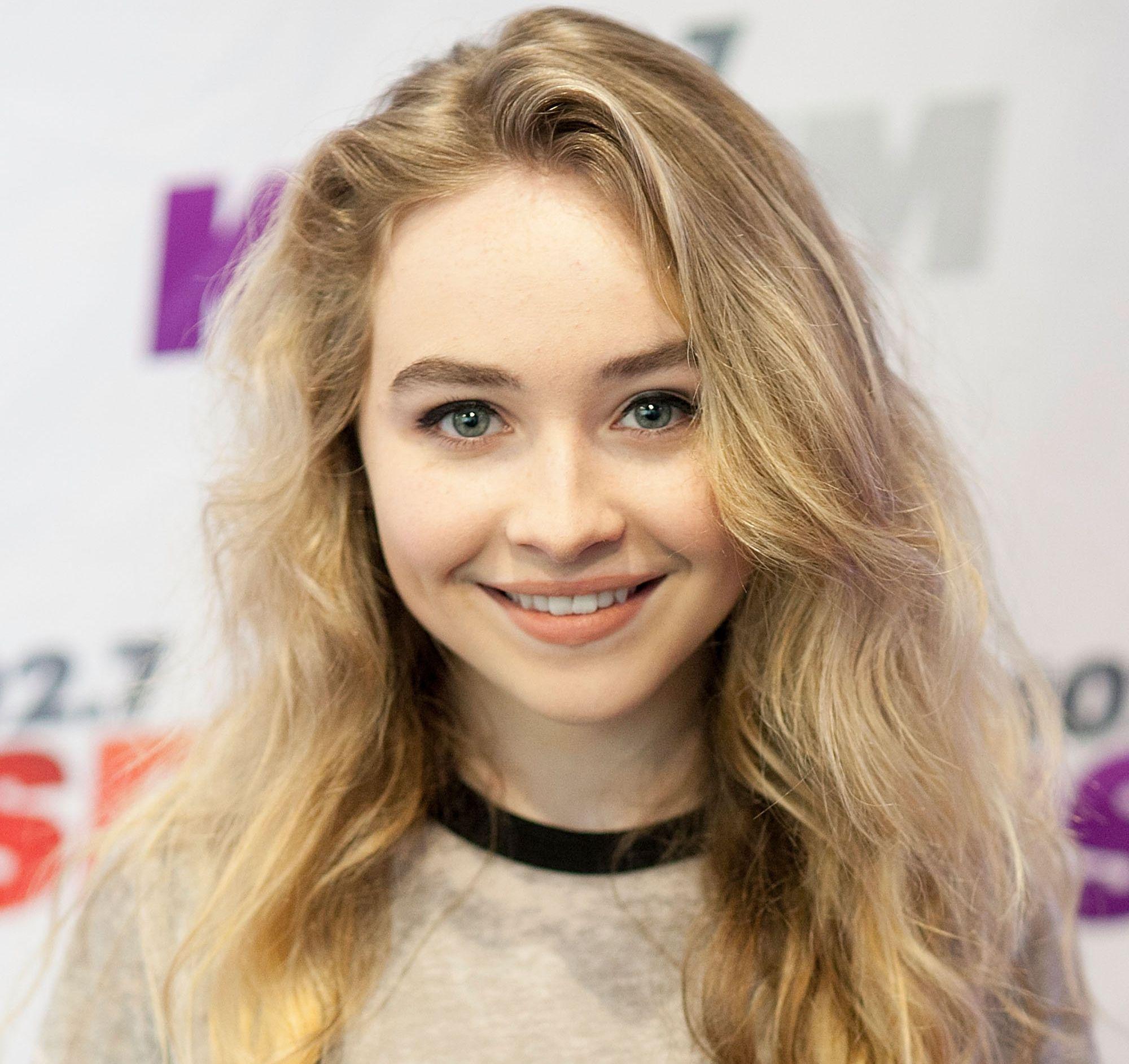 Sabrina Carpenter Cute Portrait Wallpapers