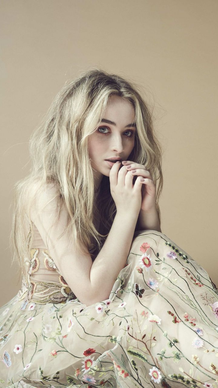 Sabrina Carpenter Cute Portrait Wallpapers