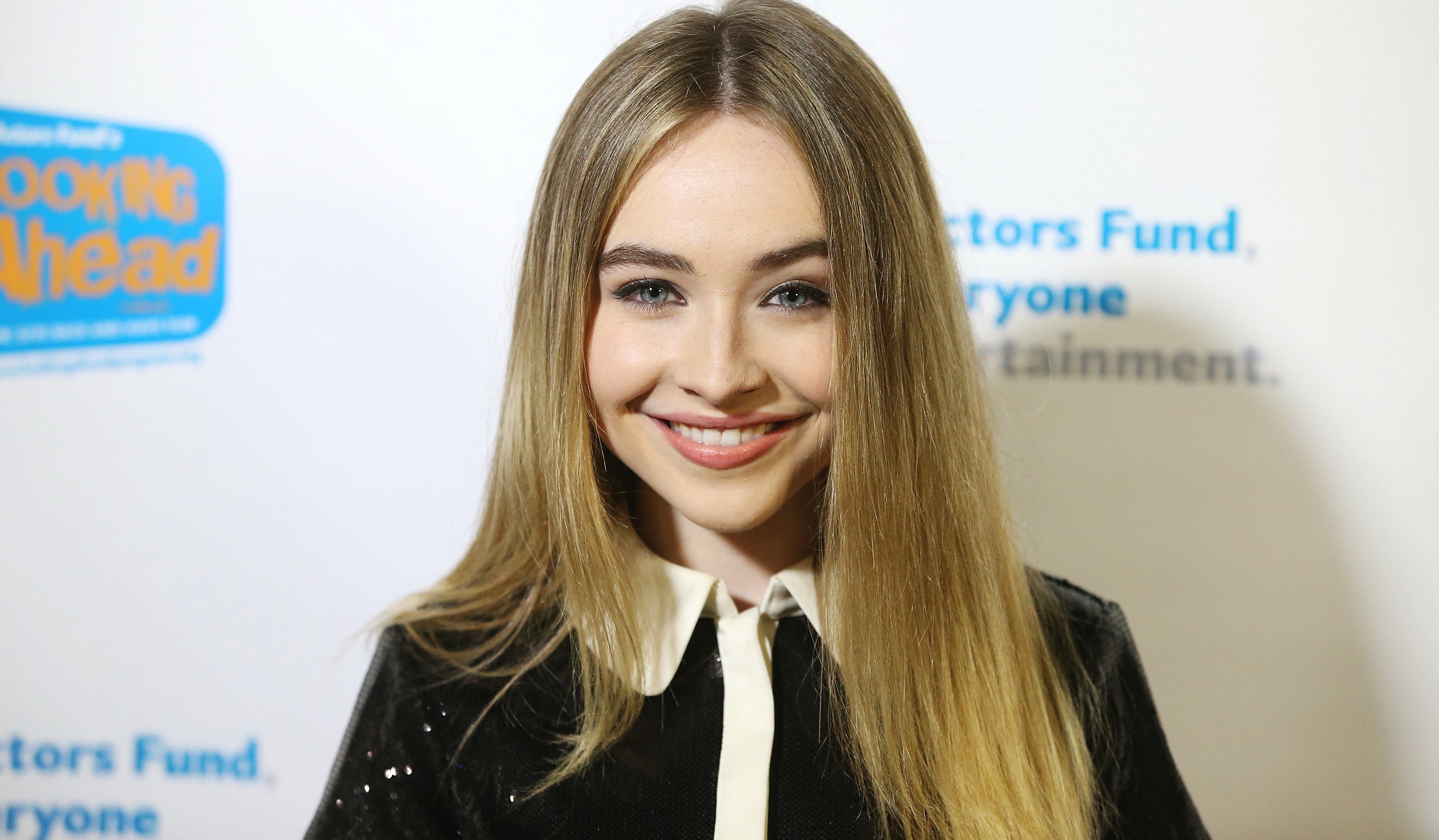 Sabrina Carpenter Cute Portrait Wallpapers