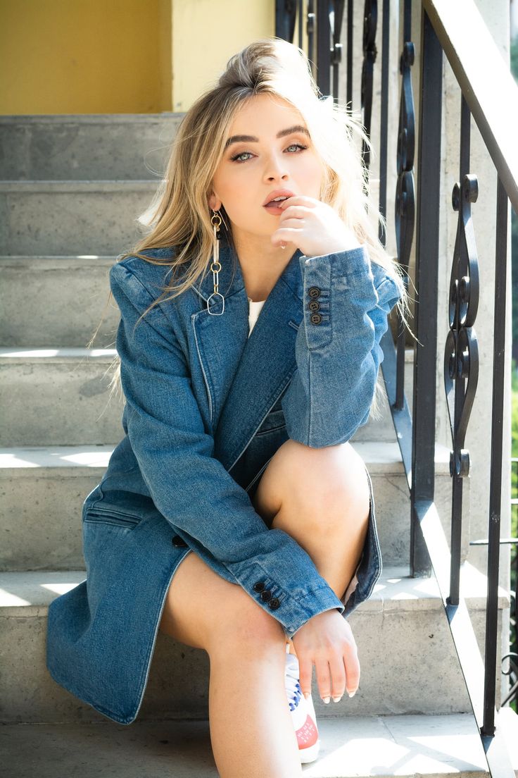 Sabrina Carpenter HD Wallpapers