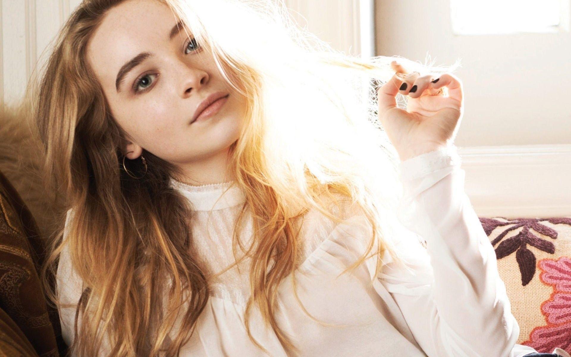 Sabrina Carpenter HD Wallpapers