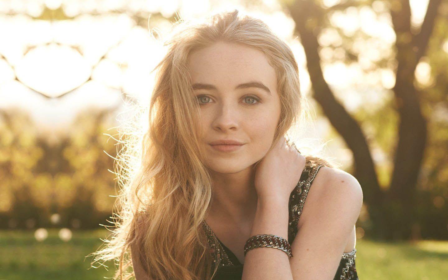 Sabrina Carpenter HD Wallpapers