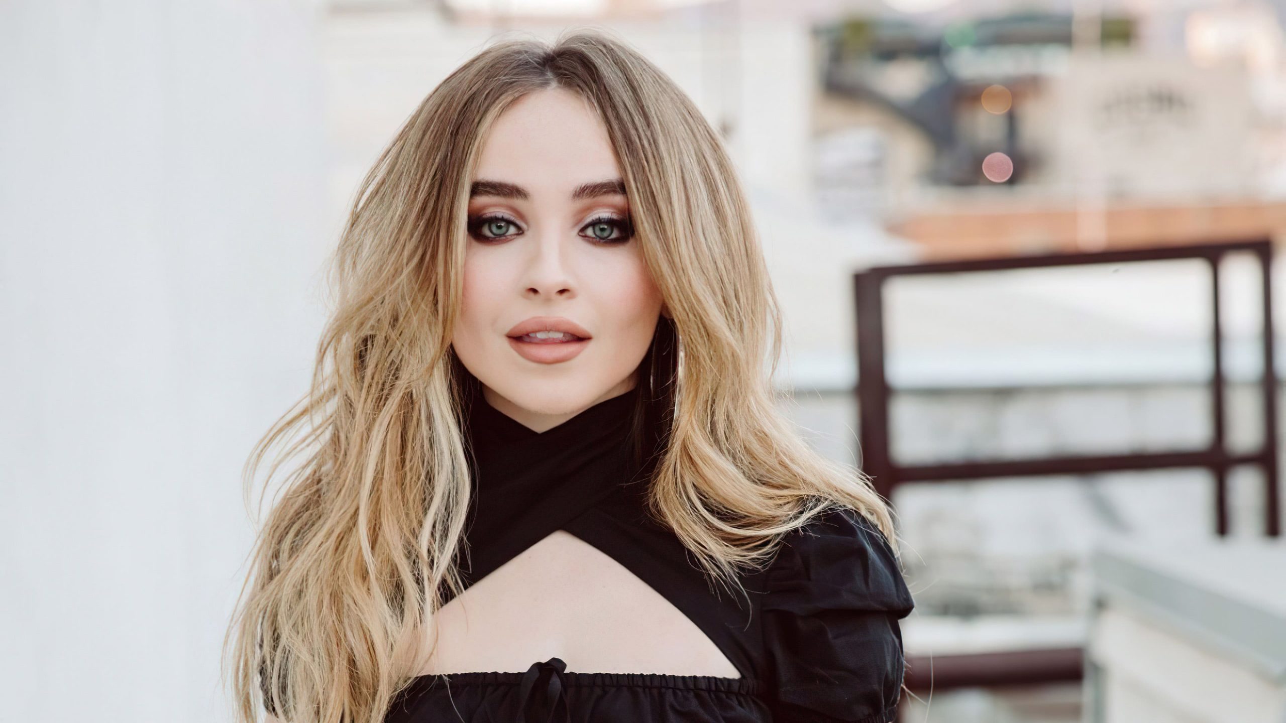 Sabrina Carpenter Nike Wallpapers