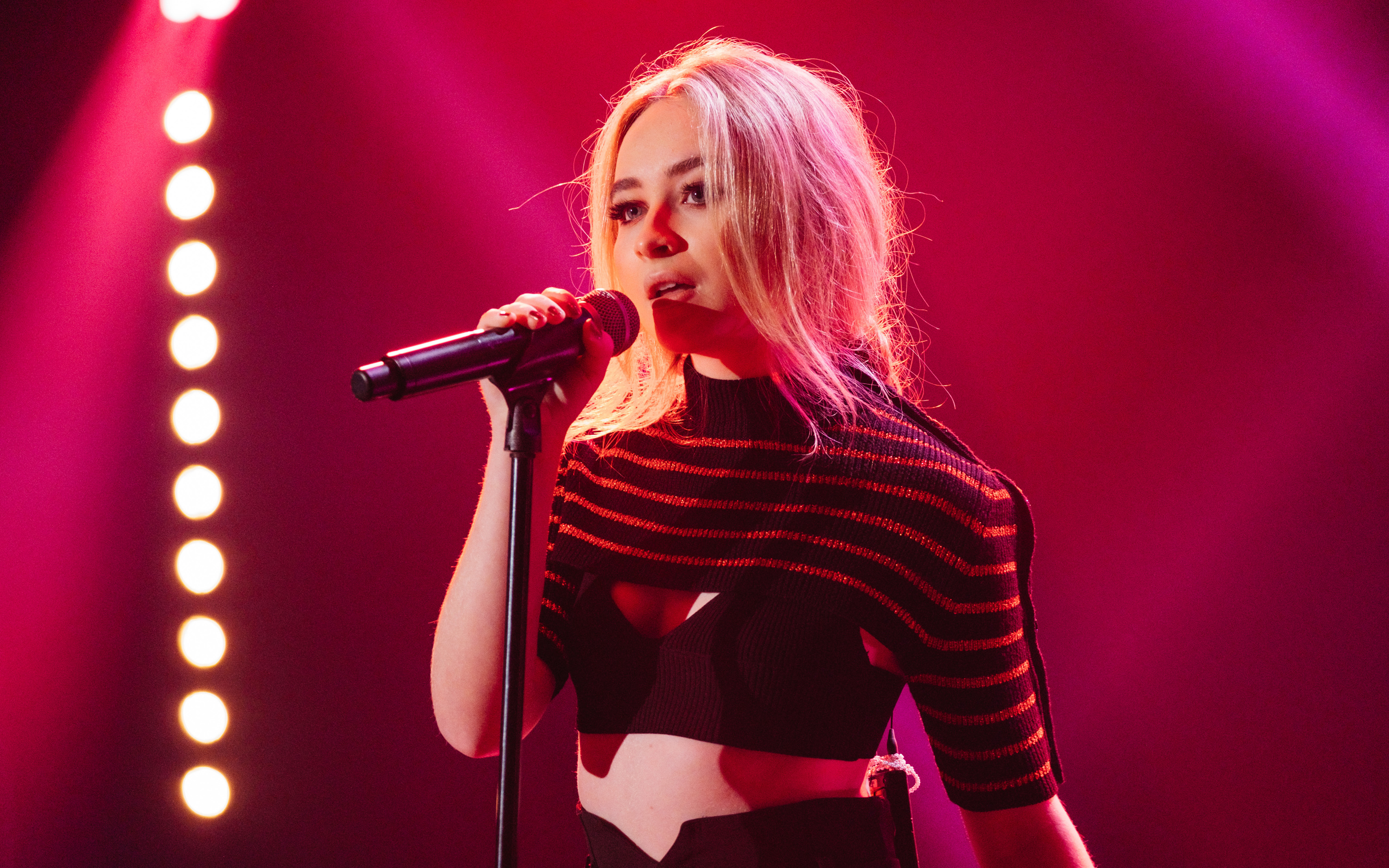 Sabrina Carpenter Singer Wallpapers