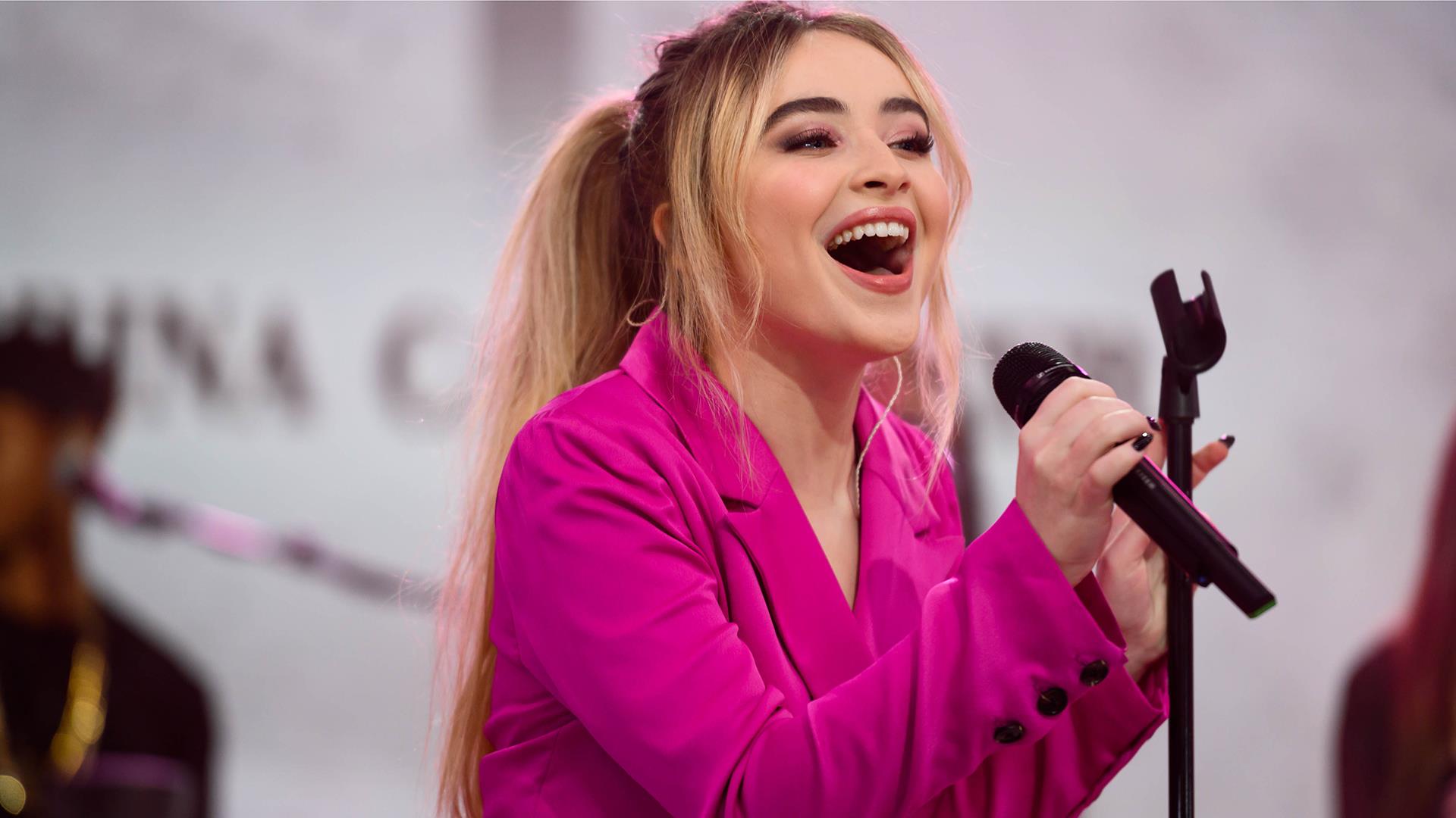 Sabrina Carpenter Singer Wallpapers