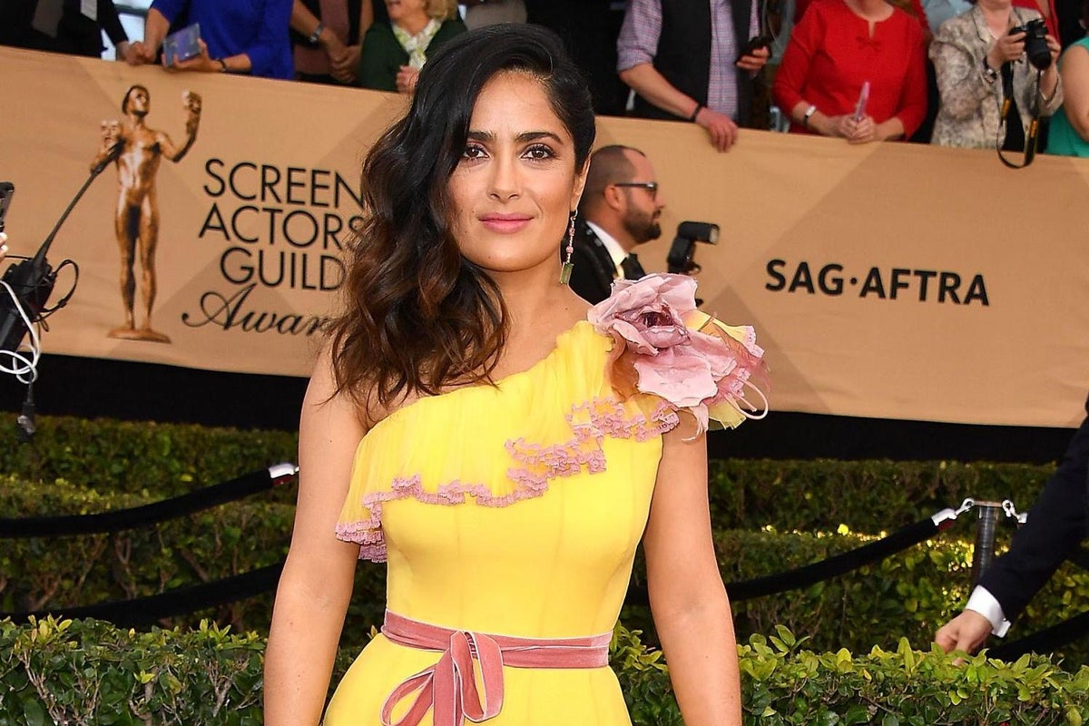 Salma Hayek Evening Standarad Wallpapers