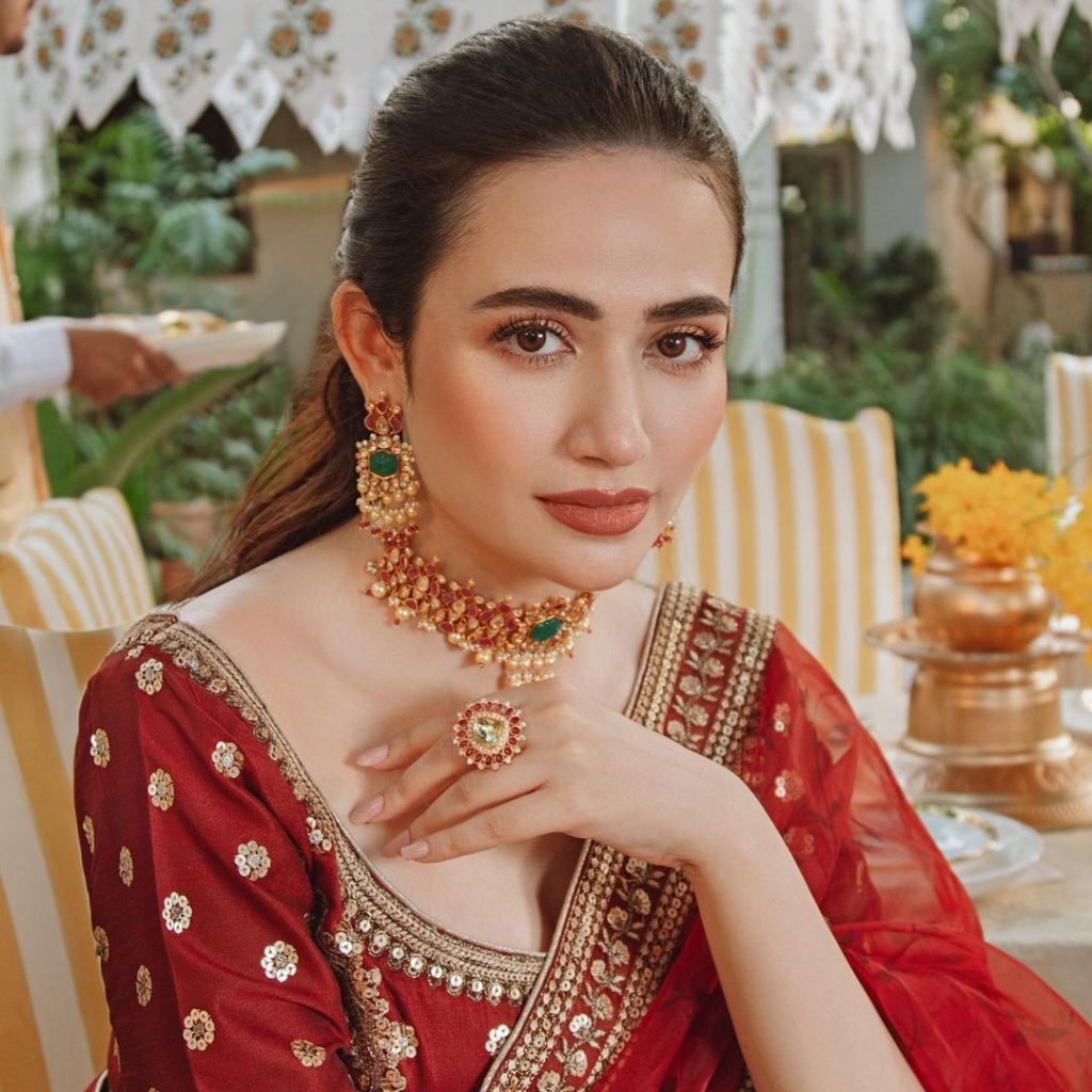 Sana Javed Hot Wallpapers