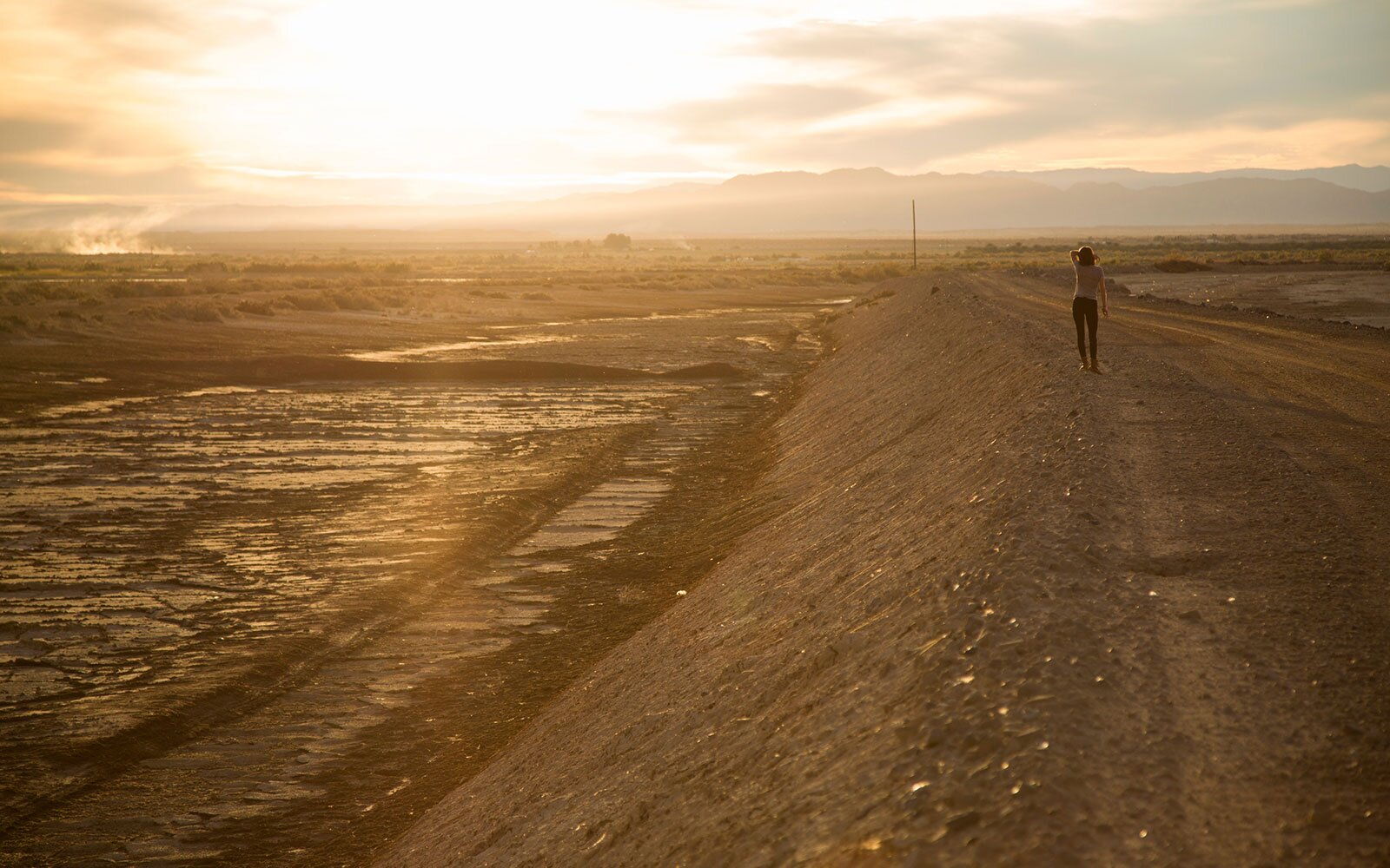 Sand And Pathway To Sea Under Cloudy Sunset Wallpapers