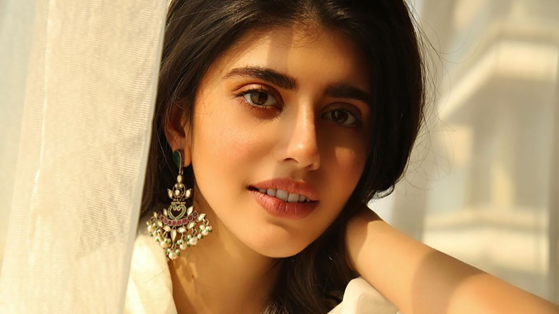 Sanjana Sanghi Hot Wallpapers