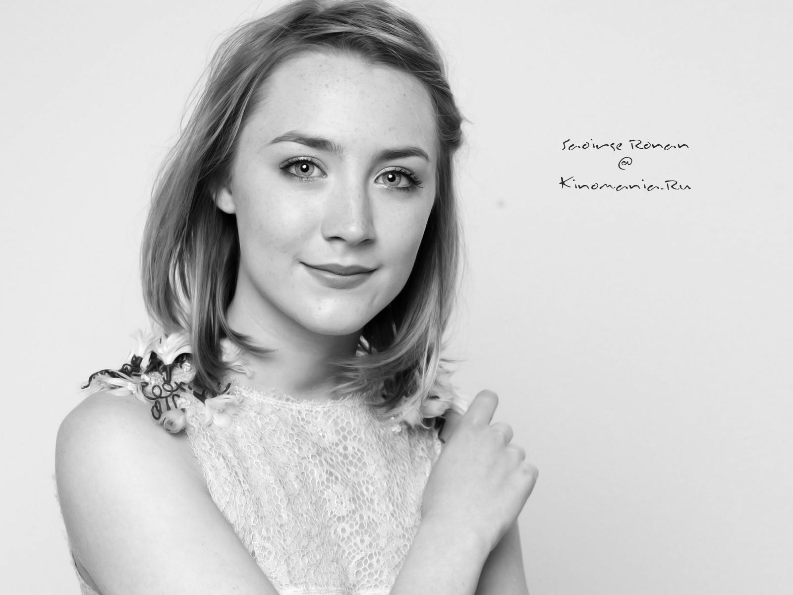 Saoirse Ronan Fakes