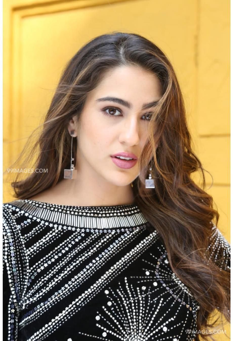 Sara Ali Khan Wallpapers