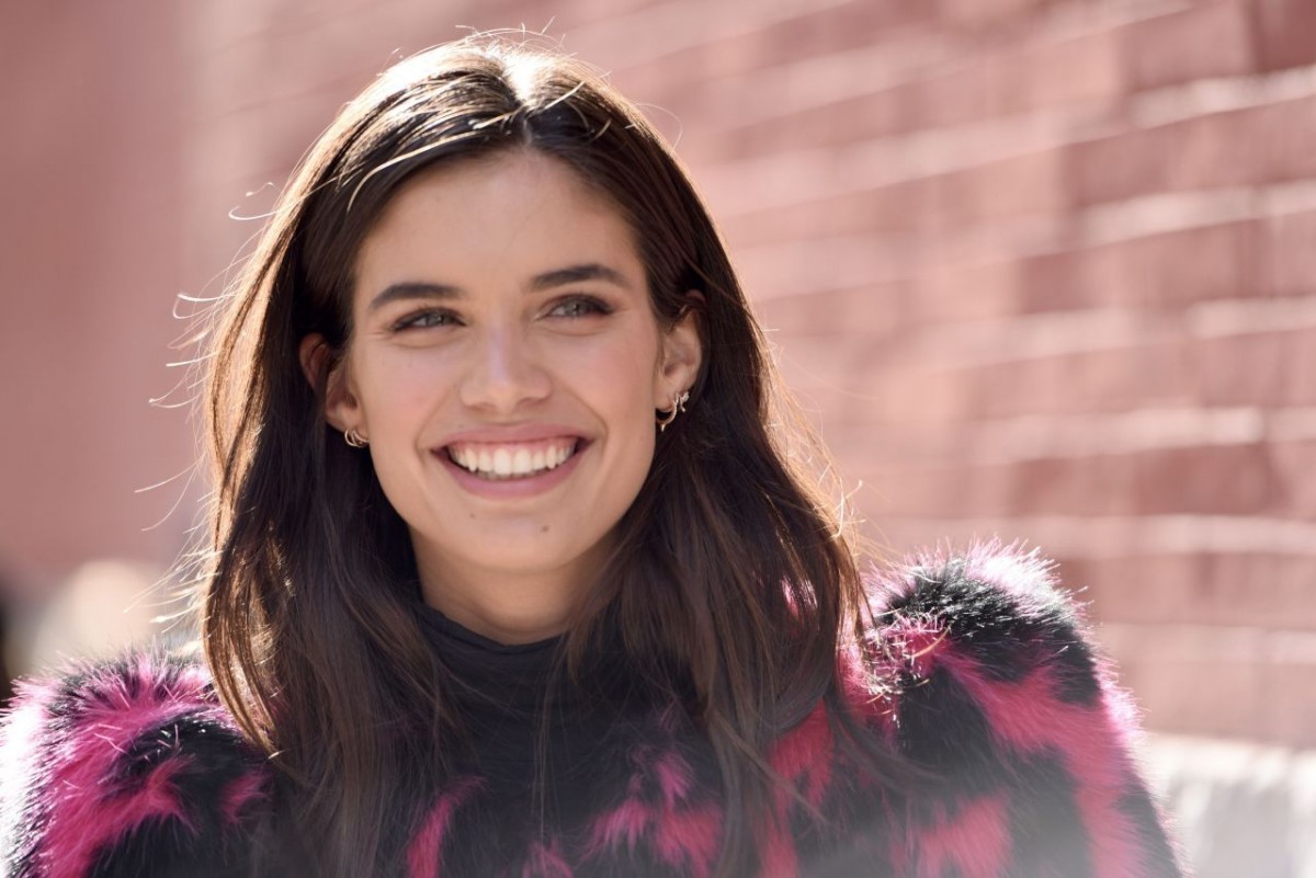 Sara Sampaio 2019 Wallpapers