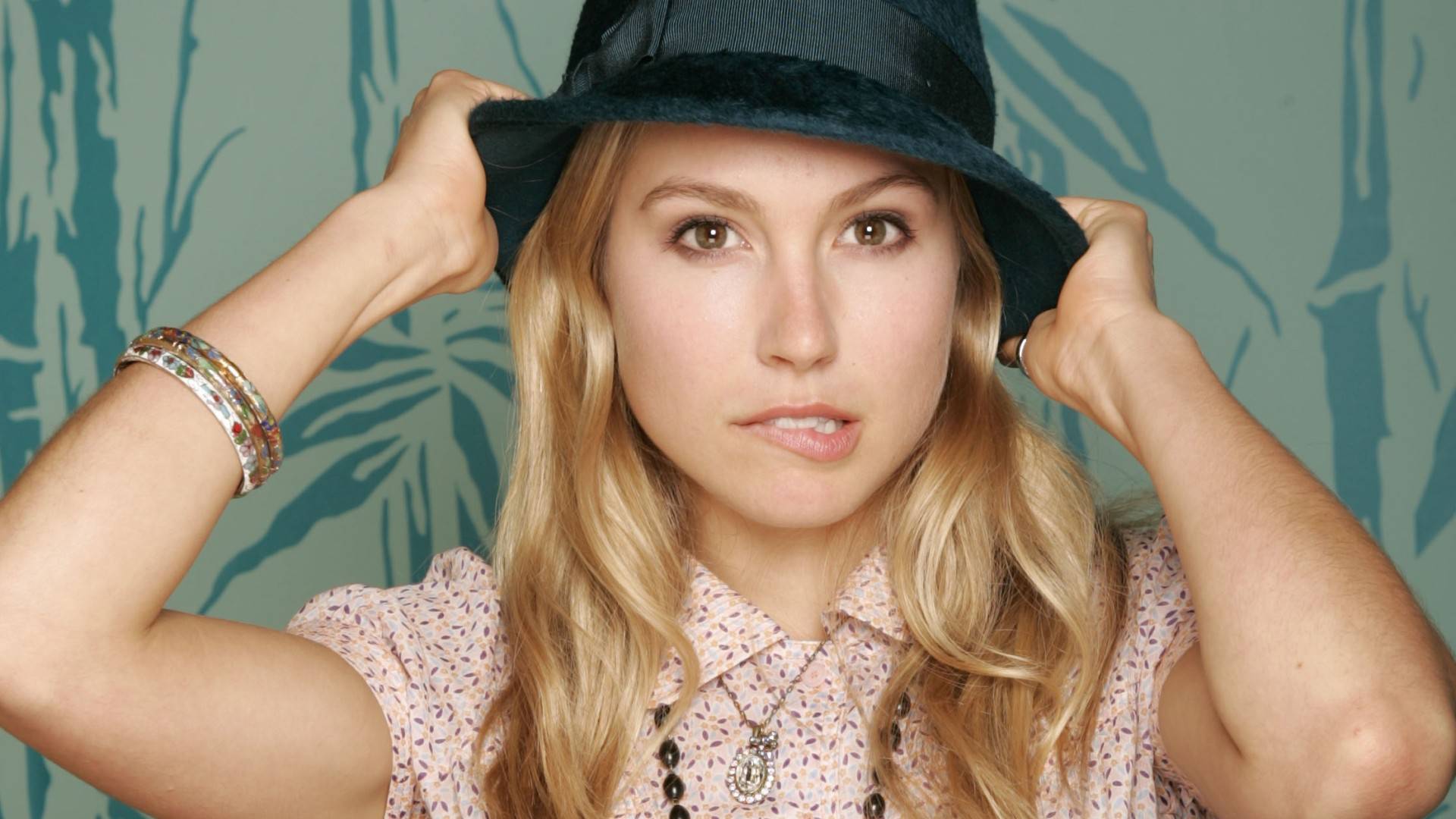 Sarah Carter Wallpapers