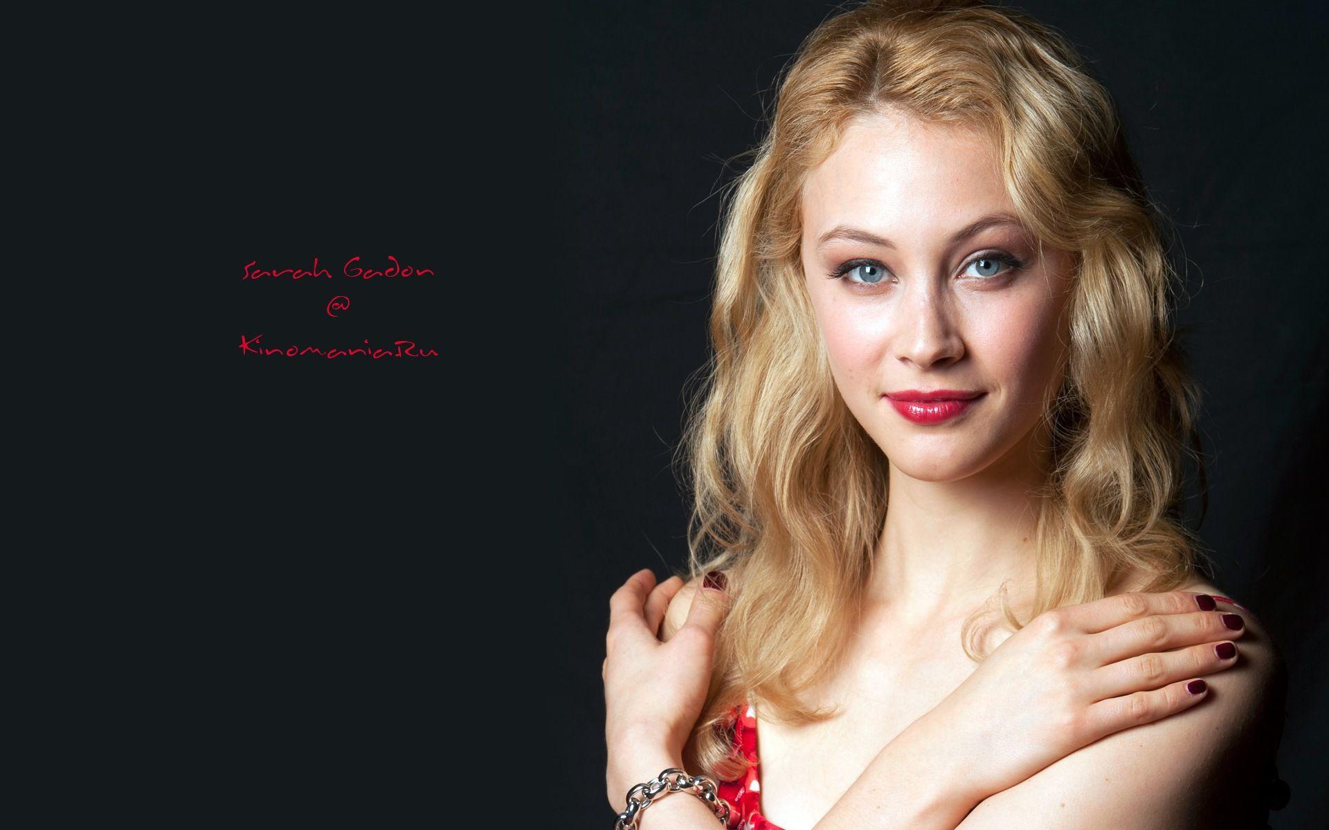 Sarah Gadon 2020 Wallpapers