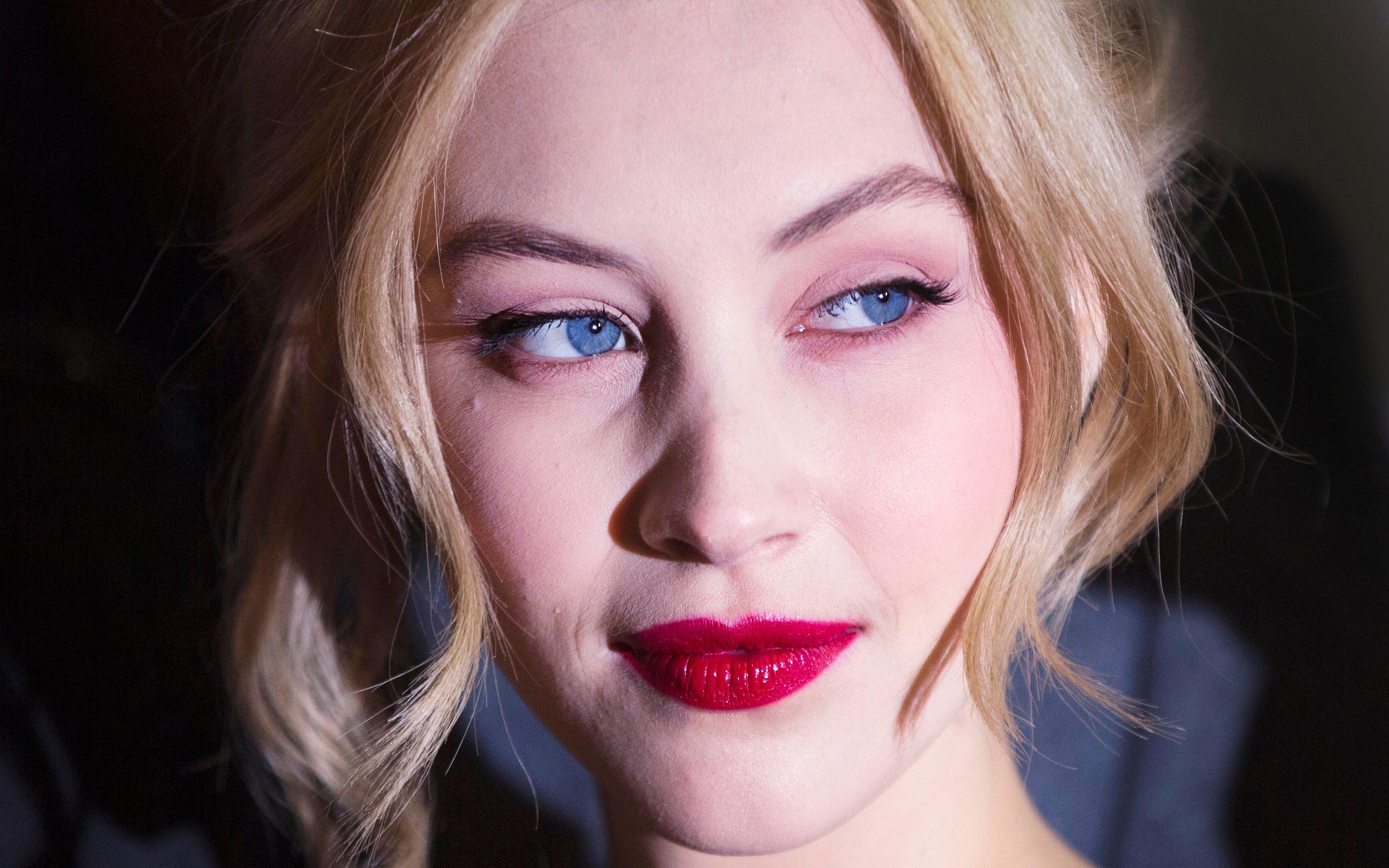 Sarah Gadon 2020 Wallpapers