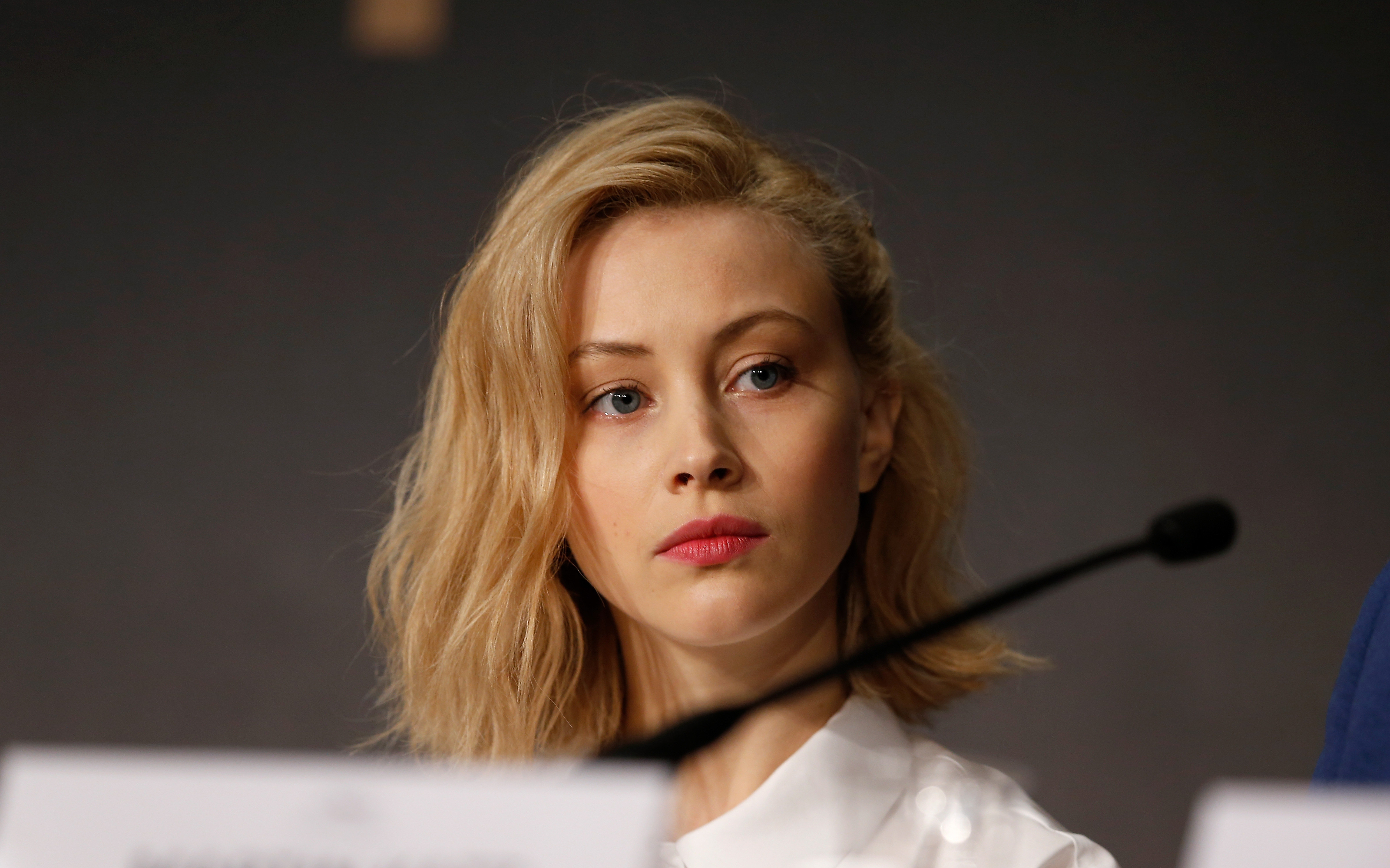 Sarah Gadon Wallpapers